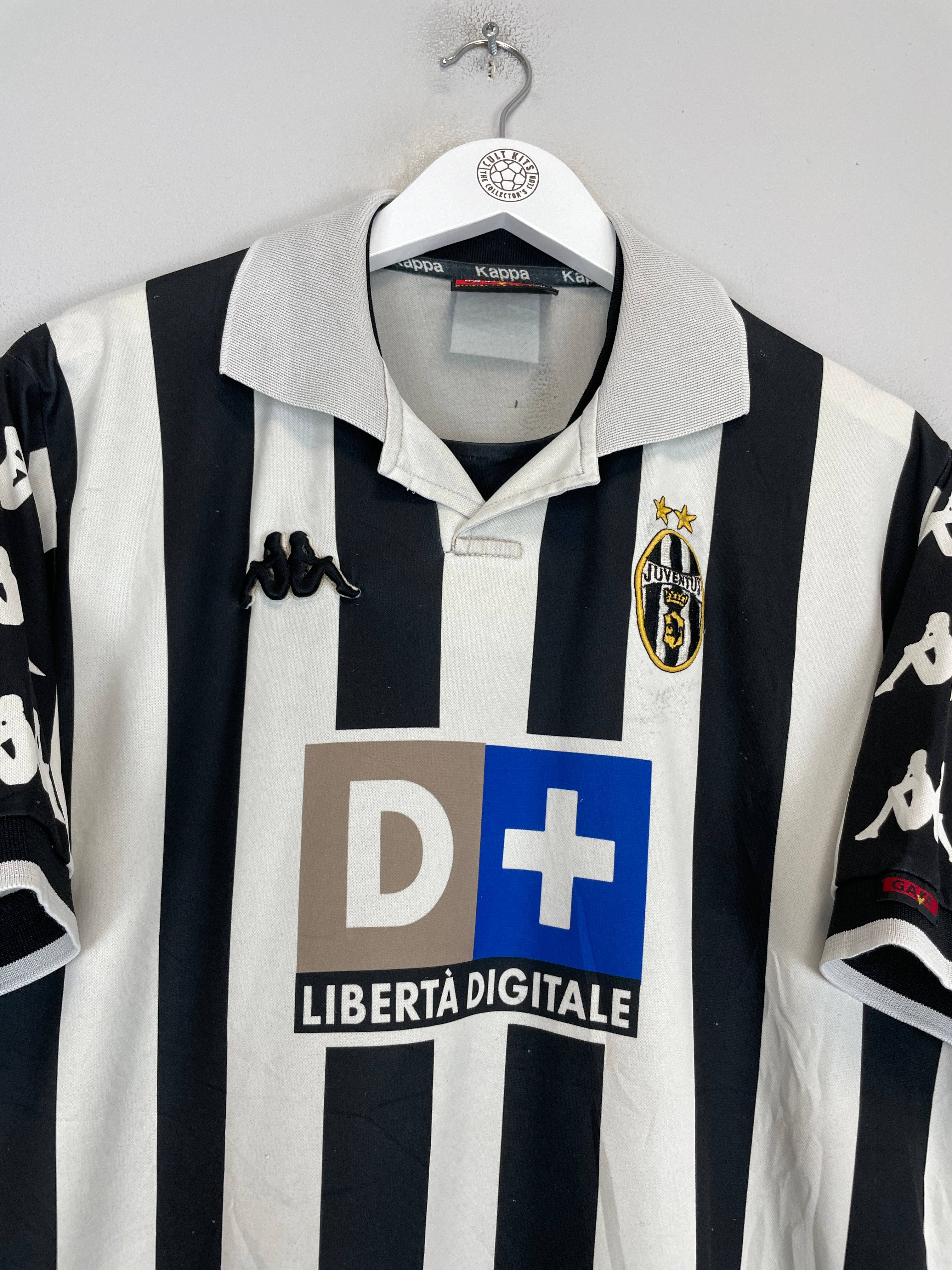 Shop 1998/99 JUVENTUS HOME SHIRT (L) KAPPA, classic football shirts, vintage football shirts & retro soccer jerseys at Cult Kits