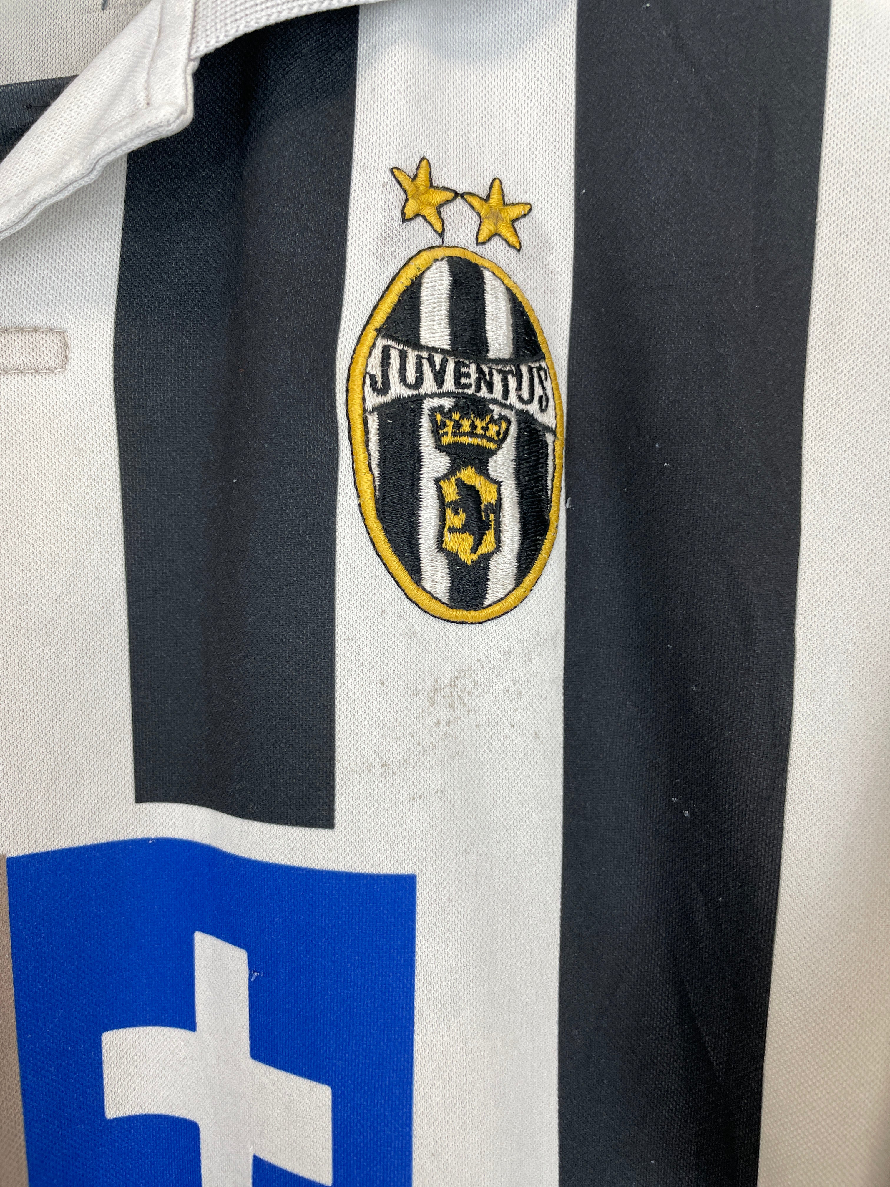 Shop 1998/99 JUVENTUS HOME SHIRT (L) KAPPA, classic football shirts, vintage football shirts & retro soccer jerseys at Cult Kits