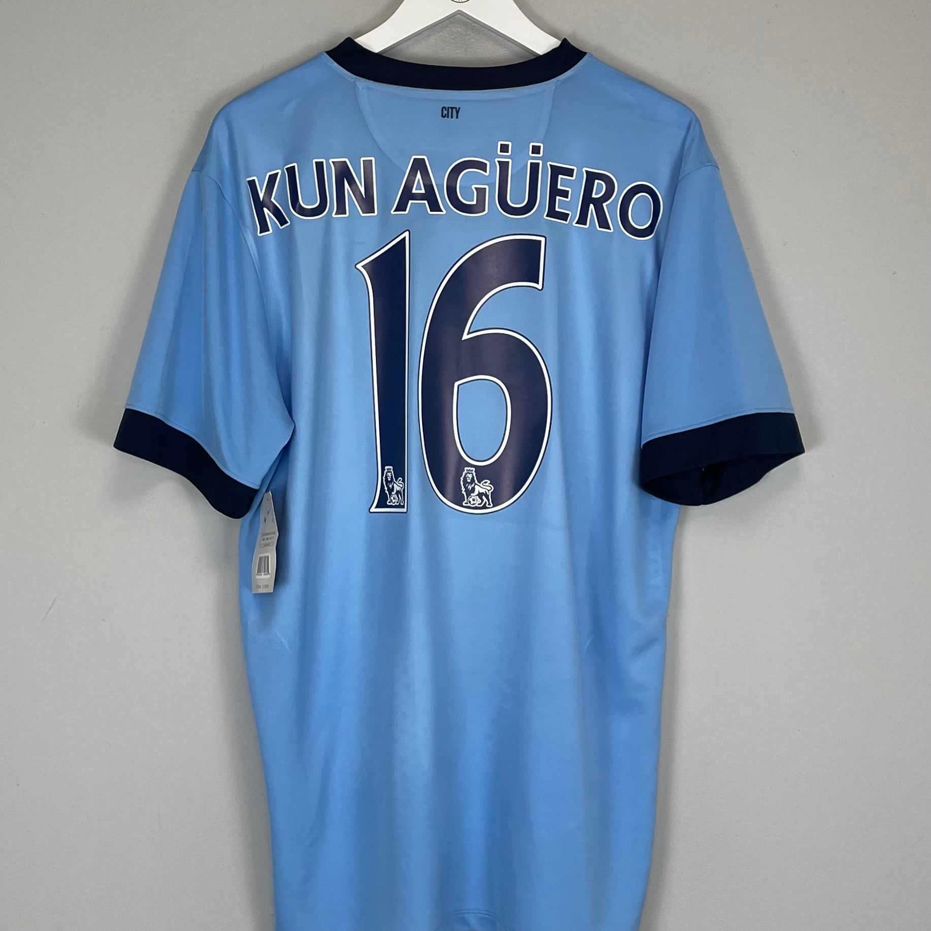 Shop 2015/16 MANCHESTER CITY KUN AGUERO #16 *BNWT* HOME SHIRT (XL) NIKE, classic football shirts, vintage football shirts & retro soccer jerseys at Cult Kits