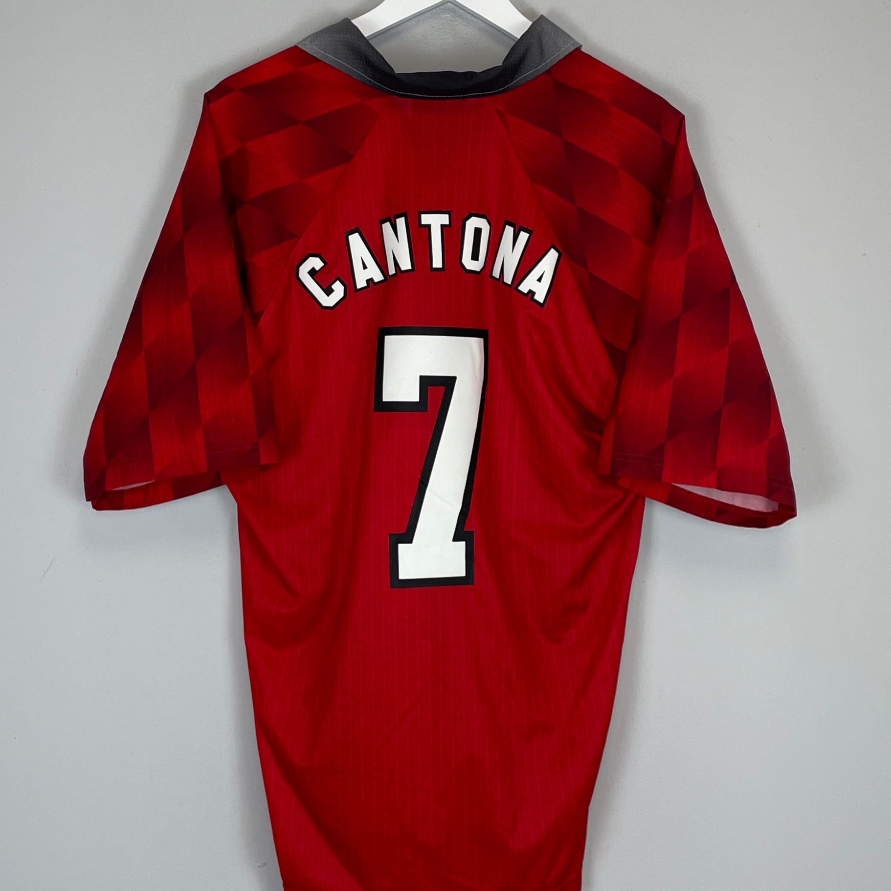 Shop 1996/98 MANCHESTER UNITED CANTONA #7 HOME SHIRT (XXL) UMBRO, classic football shirts, vintage football shirts & retro soccer jerseys at Cult Kits