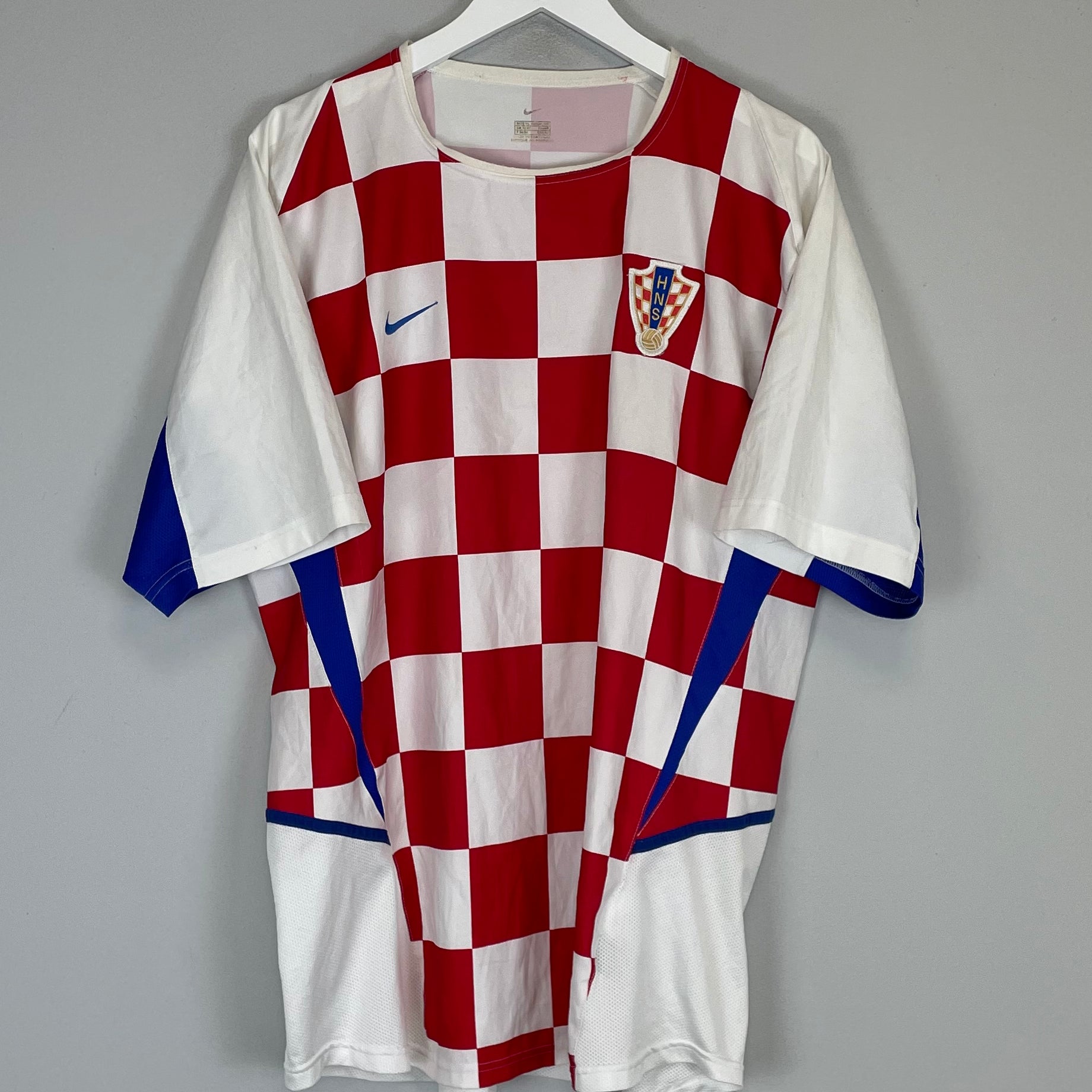 Shop 2002/04 CROATIA HOME SHIRT (XL) NIKE, classic football shirts, vintage football shirts & retro soccer jerseys at Cult Kits
