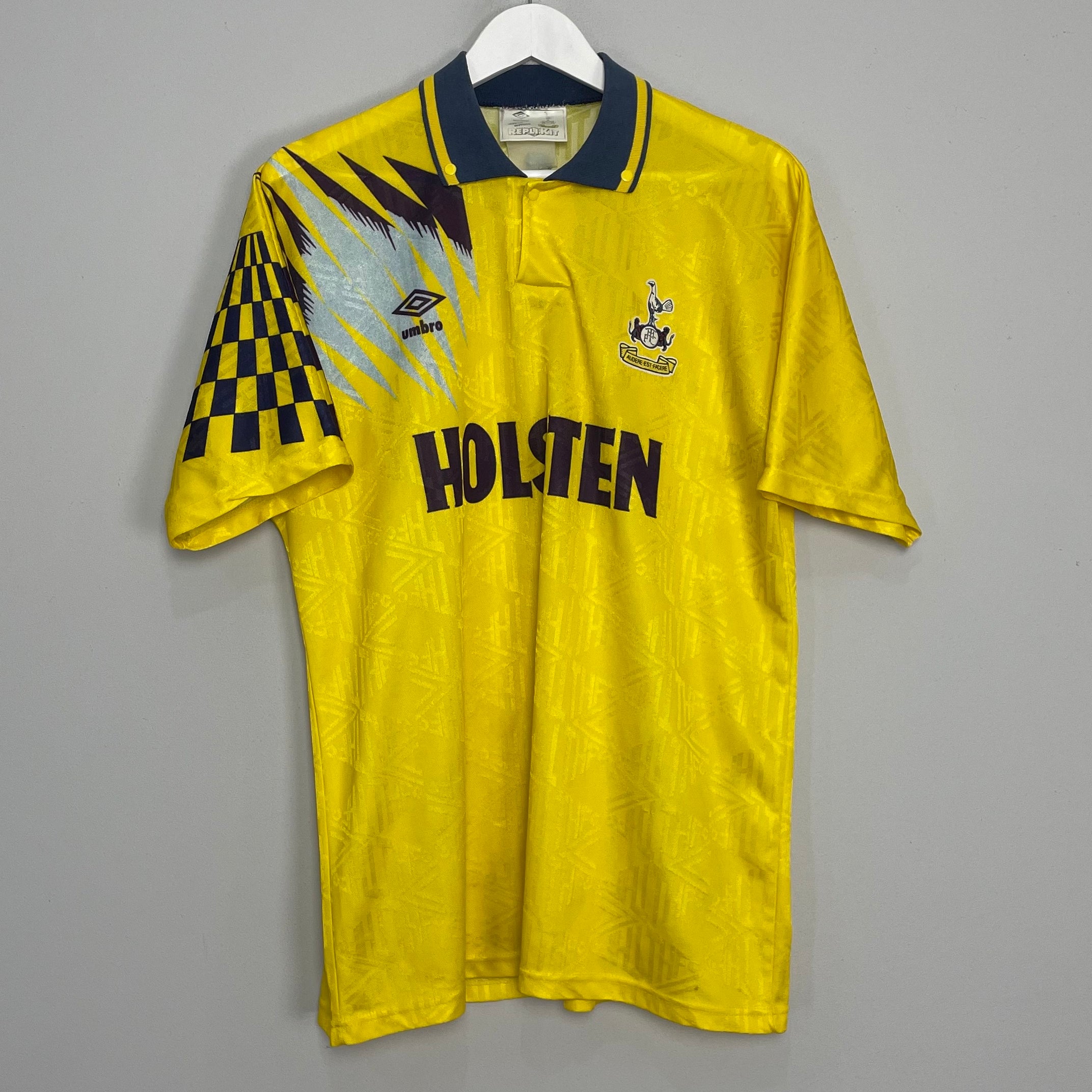 Shop 1991/95 TOTTENHAM AWAY SHIRT (L) UMBRO, classic football shirts, vintage football shirts & retro soccer jerseys at Cult Kits