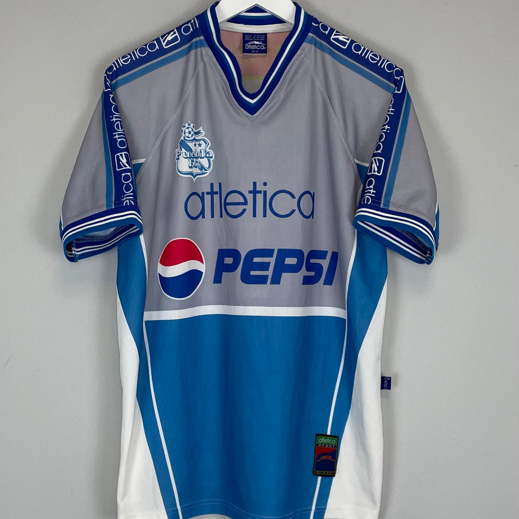 Shop 1999/00 PUEBLA TRAINING SHIRT (S) ATLETICA, classic football shirts, vintage football shirts & retro soccer jerseys at Cult Kits