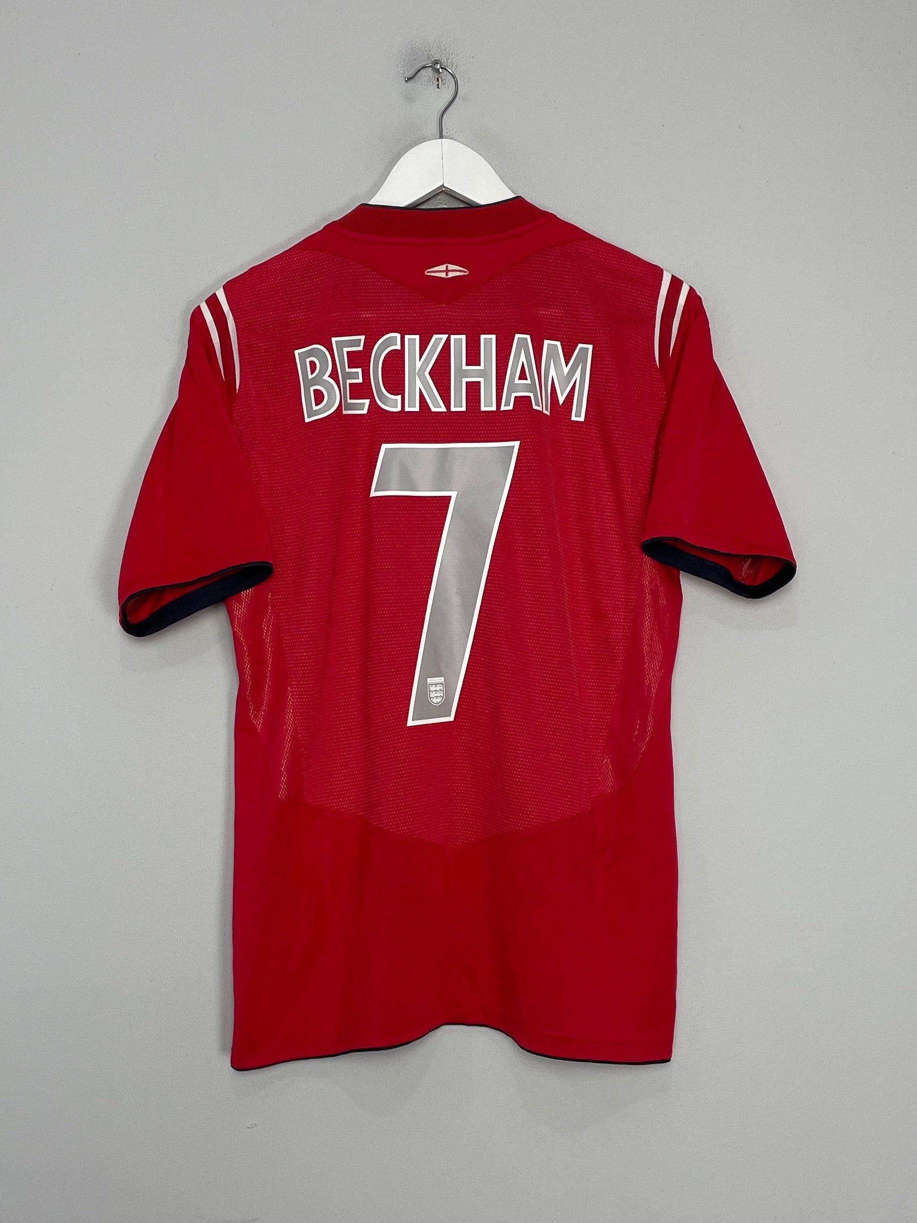 Shop 2004/06 ENGLAND BECKHAM #7 AWAY SHIRT (M) UMBRO, classic football shirts, vintage football shirts & retro soccer jerseys at Cult Kits