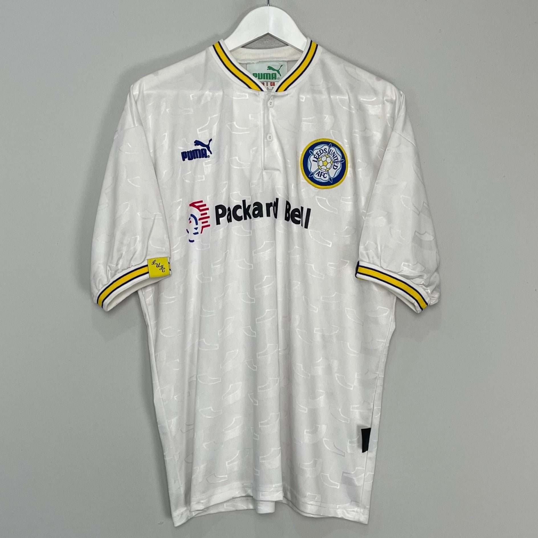 Shop 1996/98 LEEDS UNITED HOME SHIRT (XL) PUMA, classic football shirts, vintage football shirts & retro soccer jerseys at Cult Kits