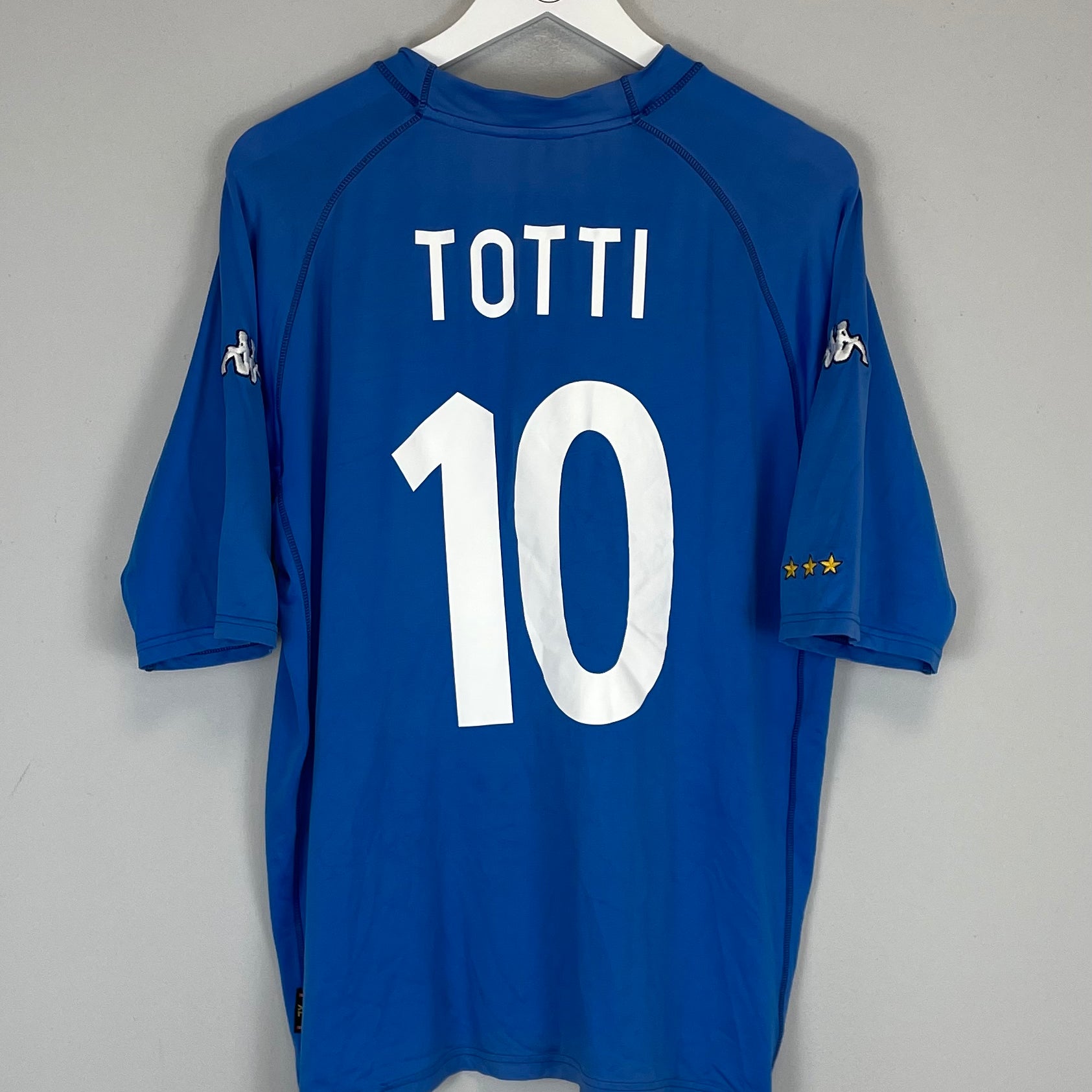 Shop 2000/01 ITALY TOTTI #10 HOME SHIRT (XL) KAPPA, classic football shirts, vintage football shirts & retro soccer jerseys at Cult Kits