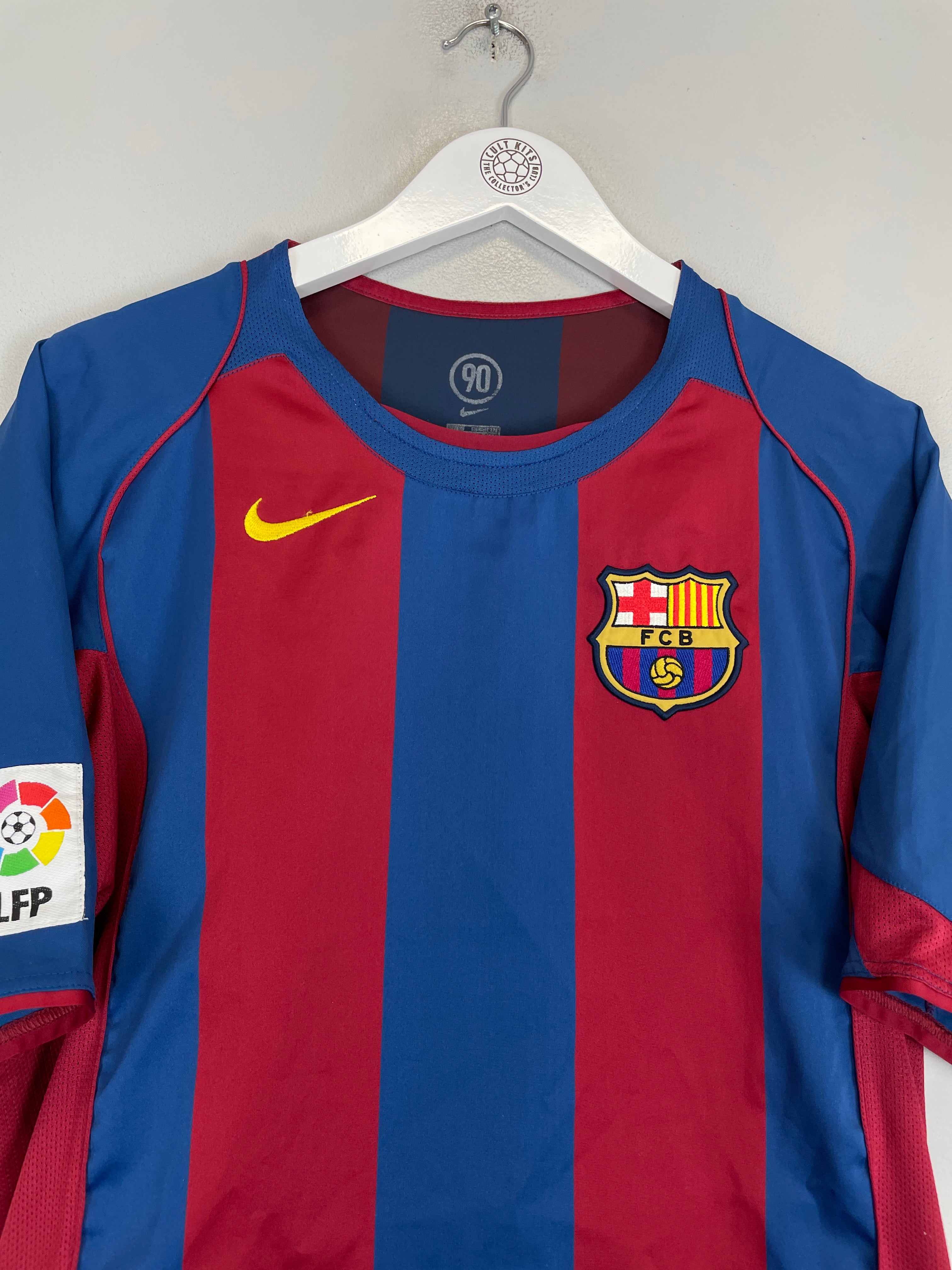 Shop 2004/05 BARCELONA RONALDINHO #10 HOME SHIRT (M) NIKE, classic football shirts, vintage football shirts & retro soccer jerseys at Cult Kits