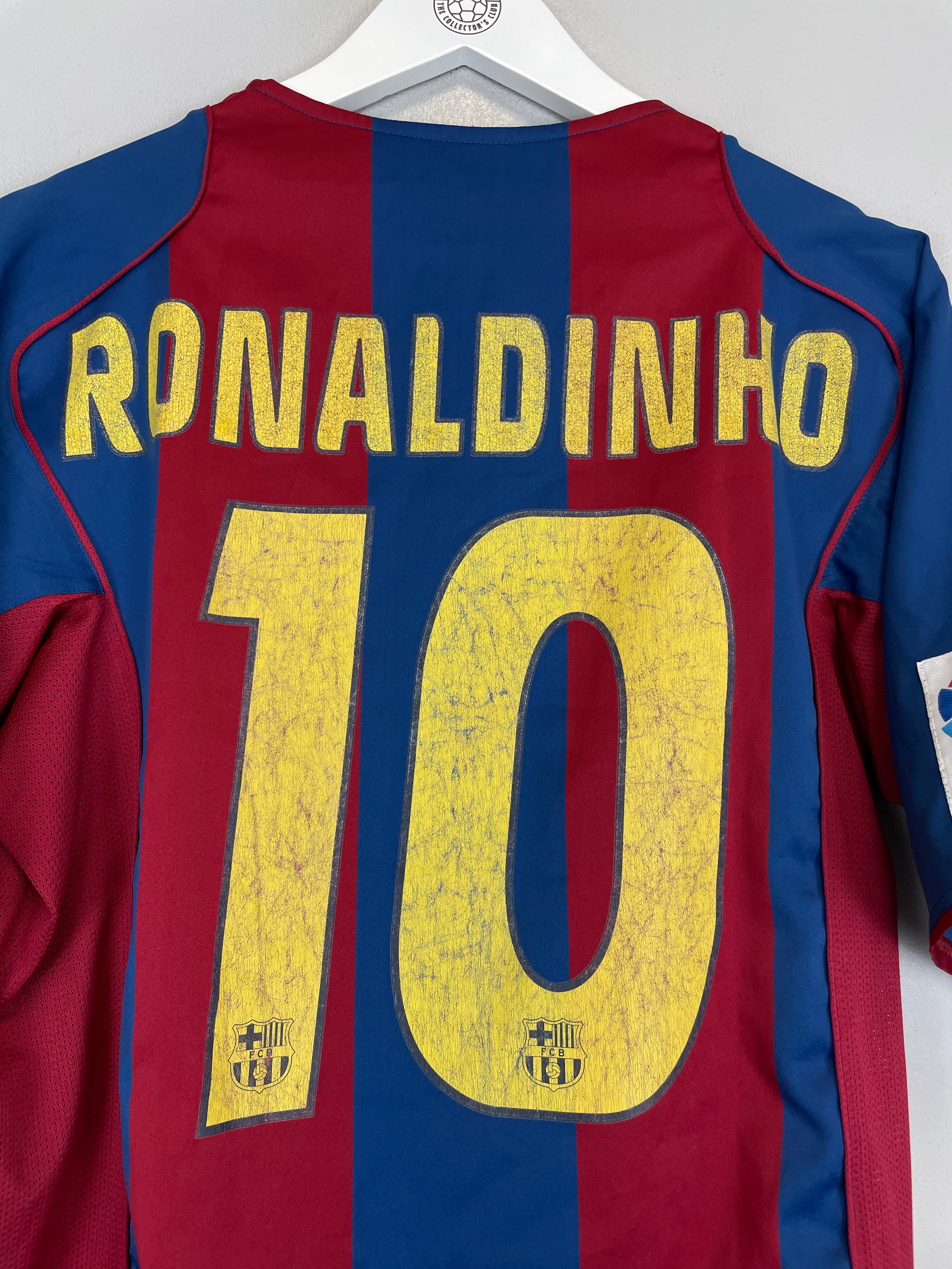 Shop 2004/05 BARCELONA RONALDINHO #10 HOME SHIRT (M) NIKE, classic football shirts, vintage football shirts & retro soccer jerseys at Cult Kits