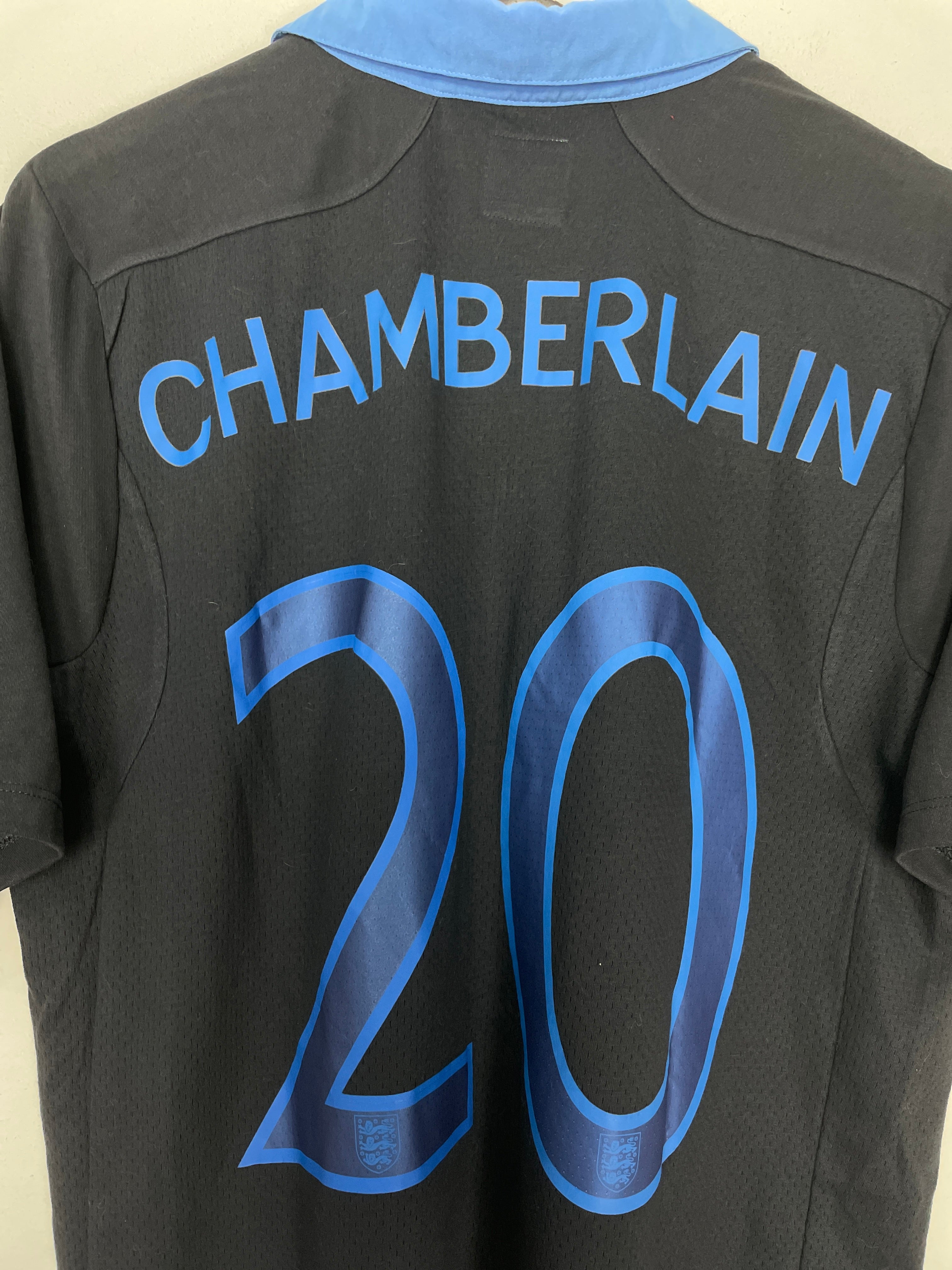 Shop 2011/12 ENGLAND CHAMBERLAIN #20 AWAY SHIRT (L) UMBRO, classic football shirts, vintage football shirts & retro soccer jerseys at Cult Kits