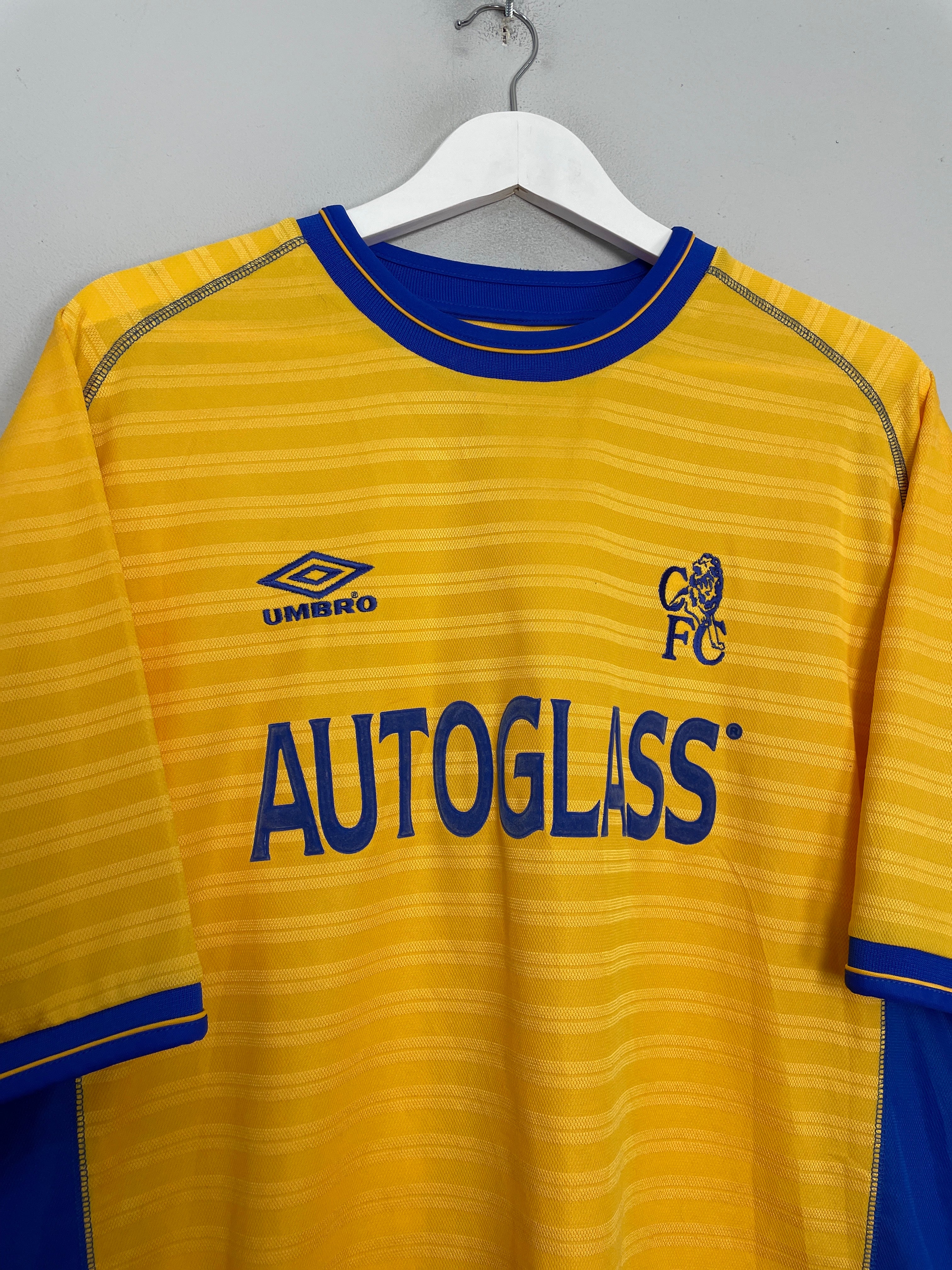 Shop 2000/01 CHELSEA ZOLA #25 AWAY SHIRT (XXL) UMBRO, classic football shirts, vintage football shirts & retro soccer jerseys at Cult Kits