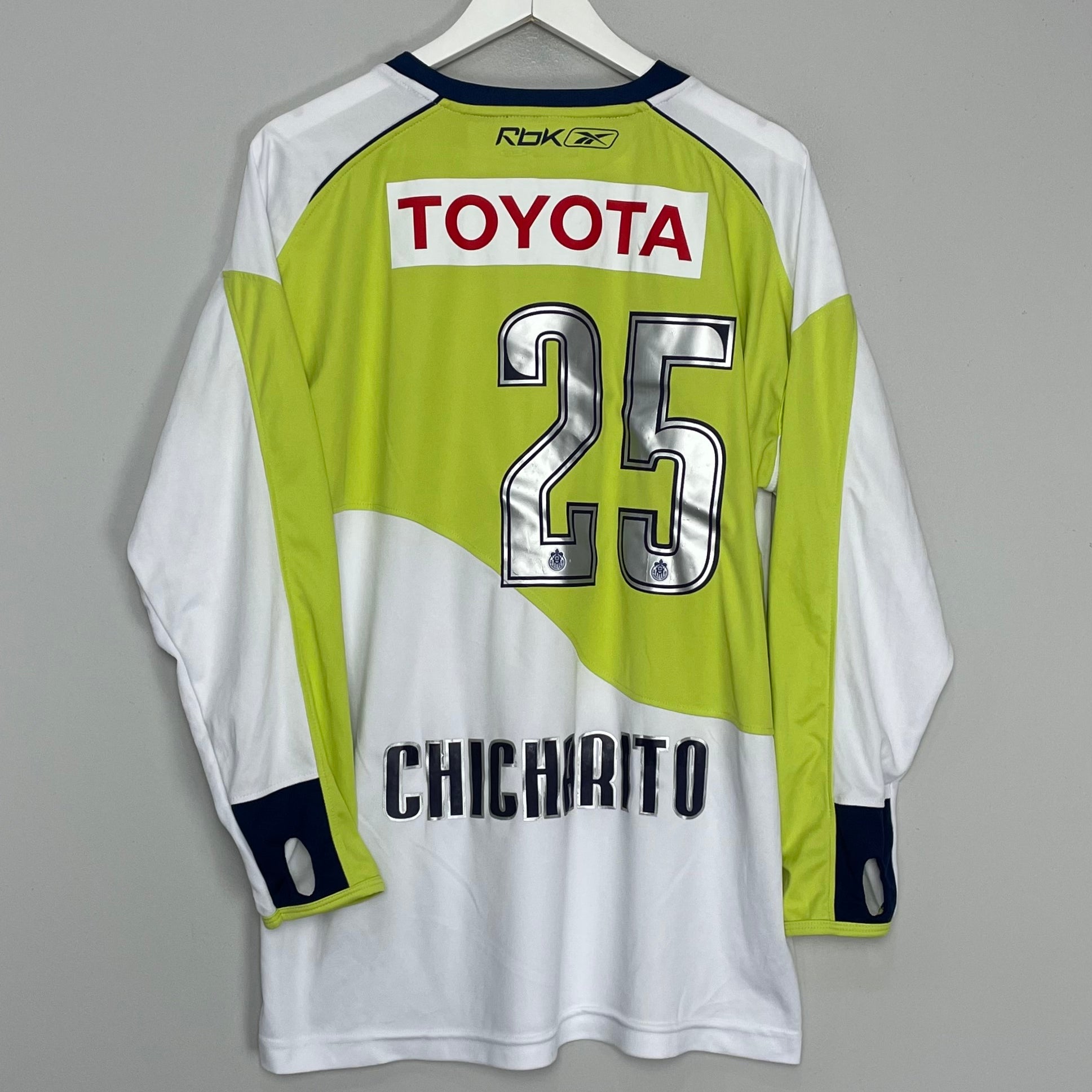 Shop 2007/08 CHIVAS GUADALAJARA CHICHARITO #25 L/S AWAY SHIRT (XL) REEBOK, classic football shirts, vintage football shirts & retro soccer jerseys at Cult Kits