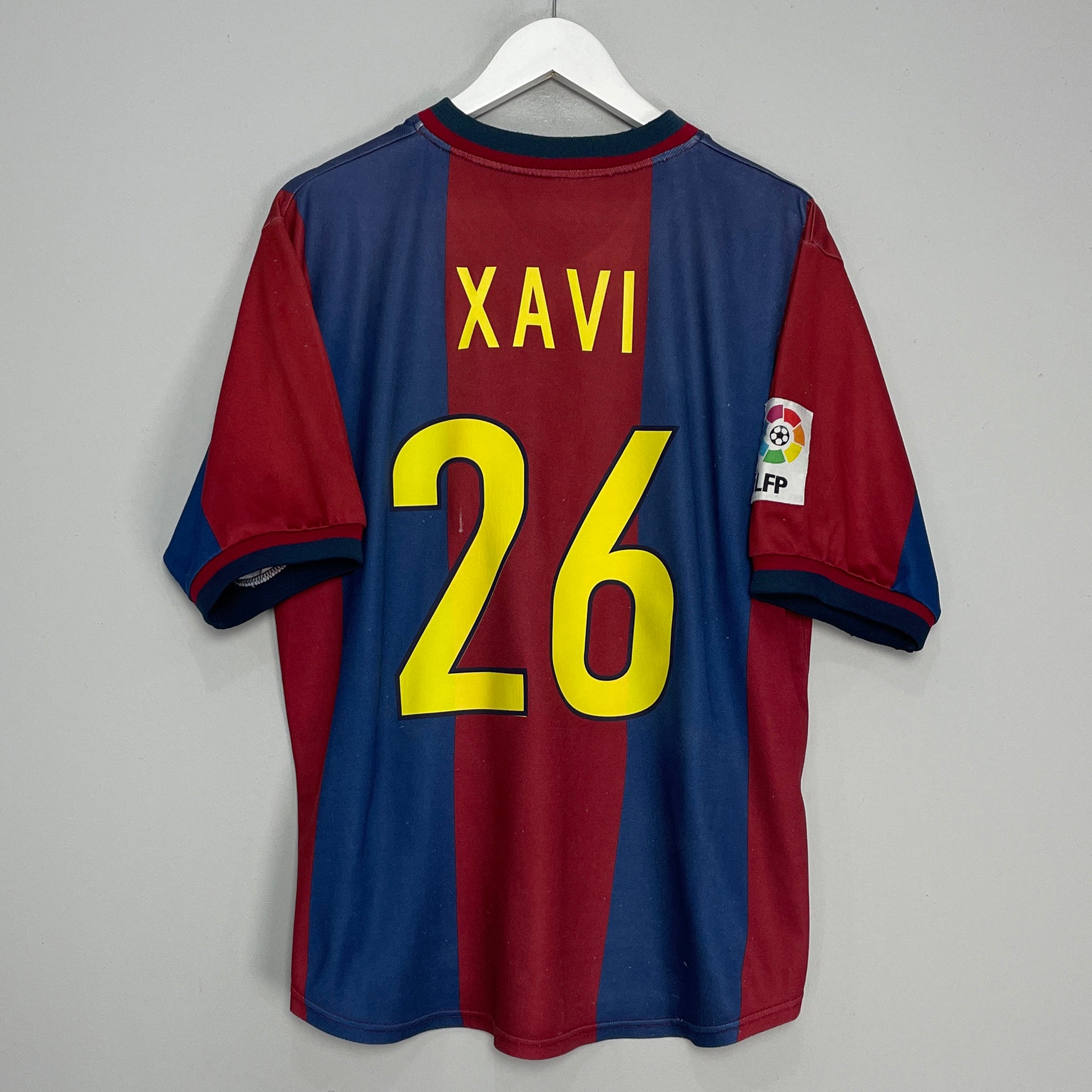 Shop 1998/00 BARCELONA XAVI #26 HOME SHIRT (L) NIKE, classic football shirts, vintage football shirts & retro soccer jerseys at Cult Kits
