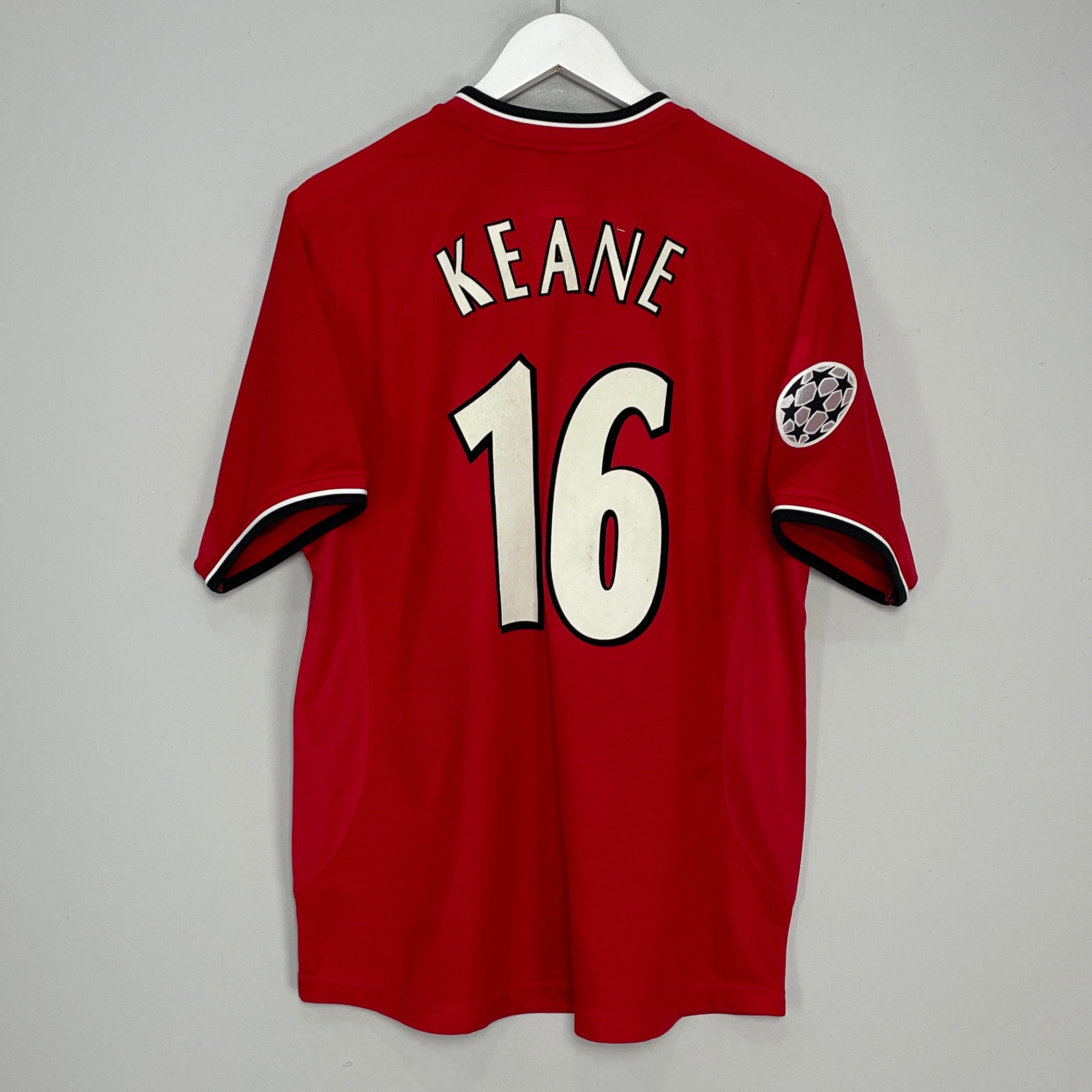Shop 2000/02 MANCHESTER UNITED KEANE #16 C/L HOME SHIRT (M) UMBRO, classic football shirts, vintage football shirts & retro soccer jerseys at Cult Kits