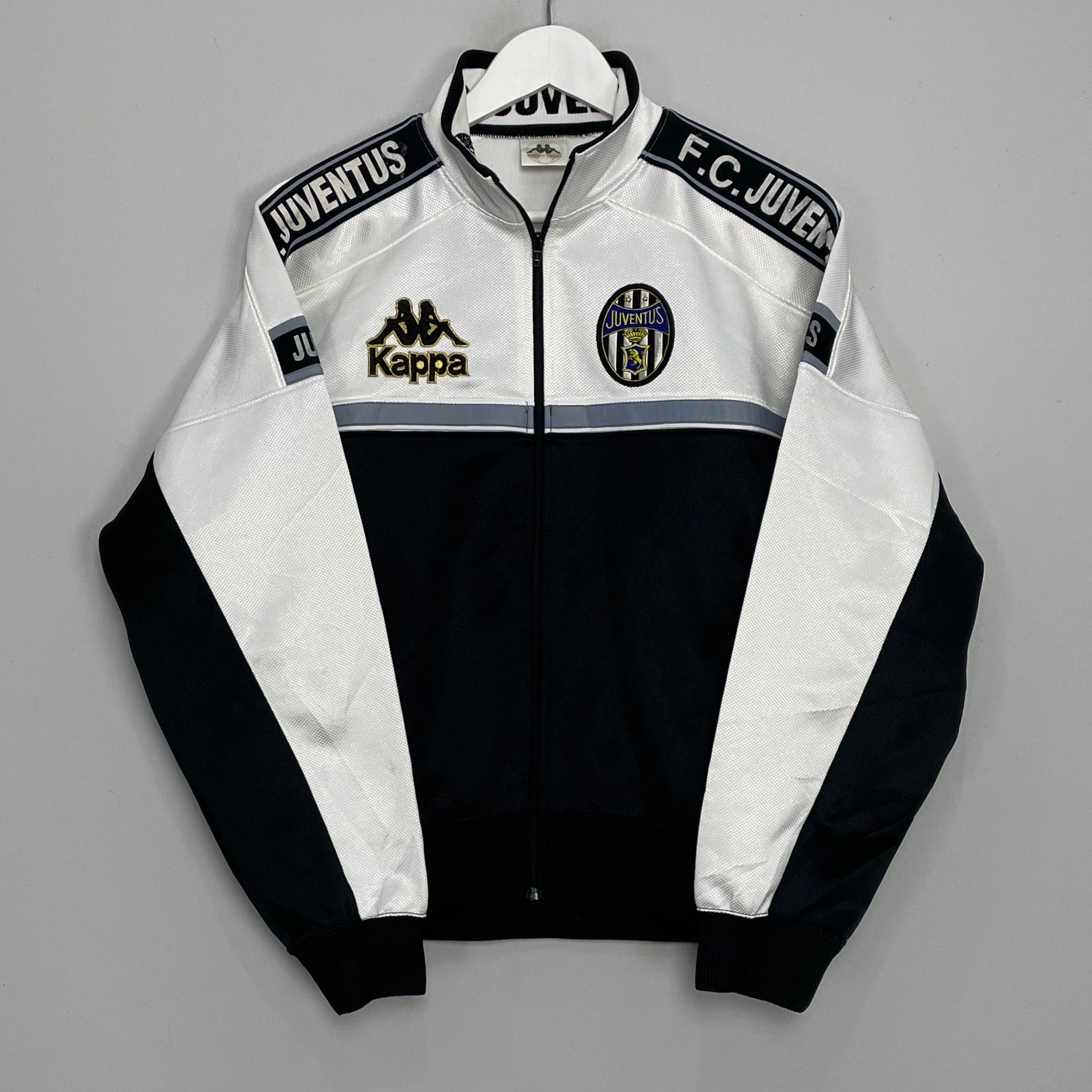 Shop 1992/94 JUVENTUS TRACK JACKET (M) KAPPA, classic football shirts, vintage football shirts & retro soccer jerseys at Cult Kits