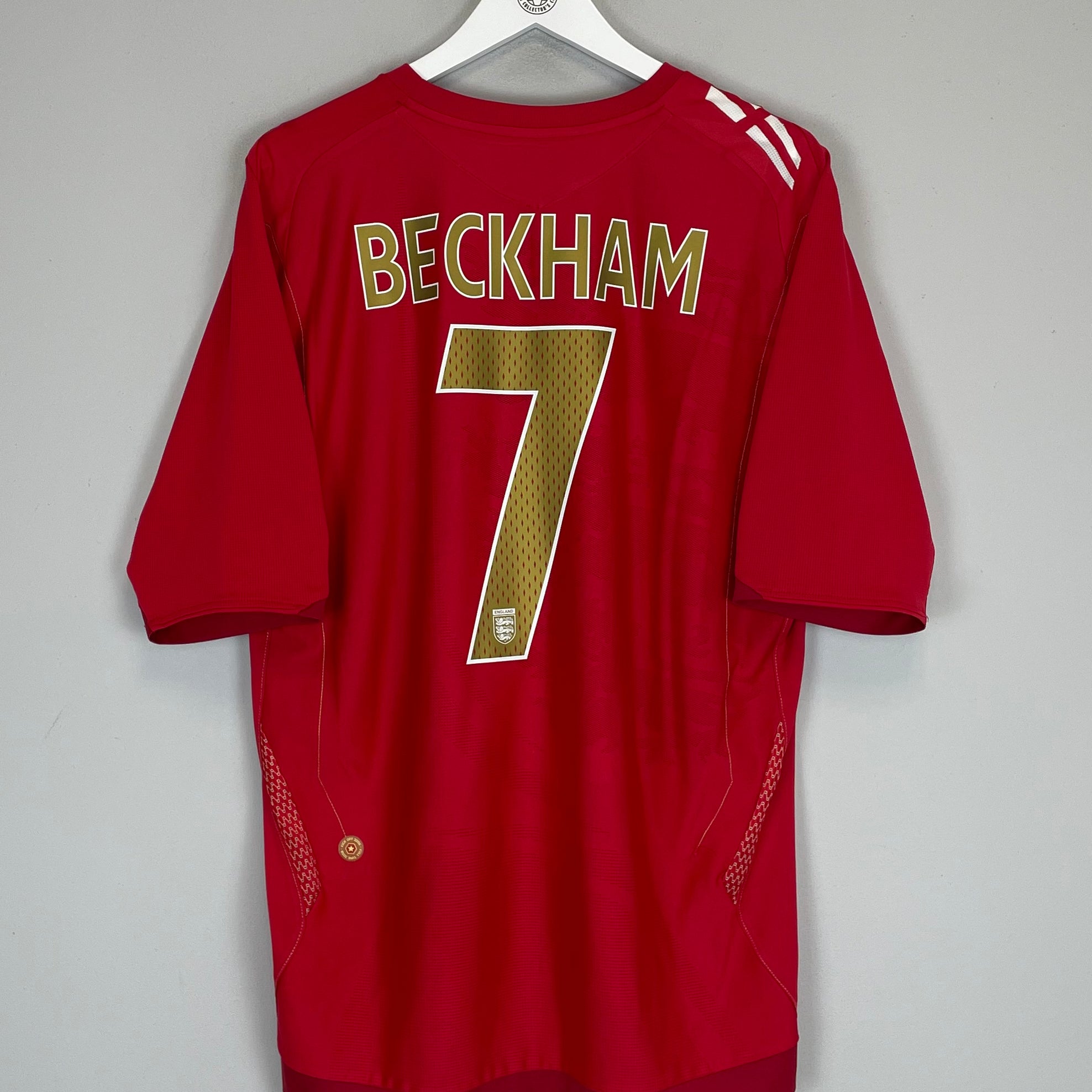 Shop 2006/08 ENGLAND BECKHAM #7 AWAY SHIRT (XL) UMBRO, classic football shirts, vintage football shirts & retro soccer jerseys at Cult Kits