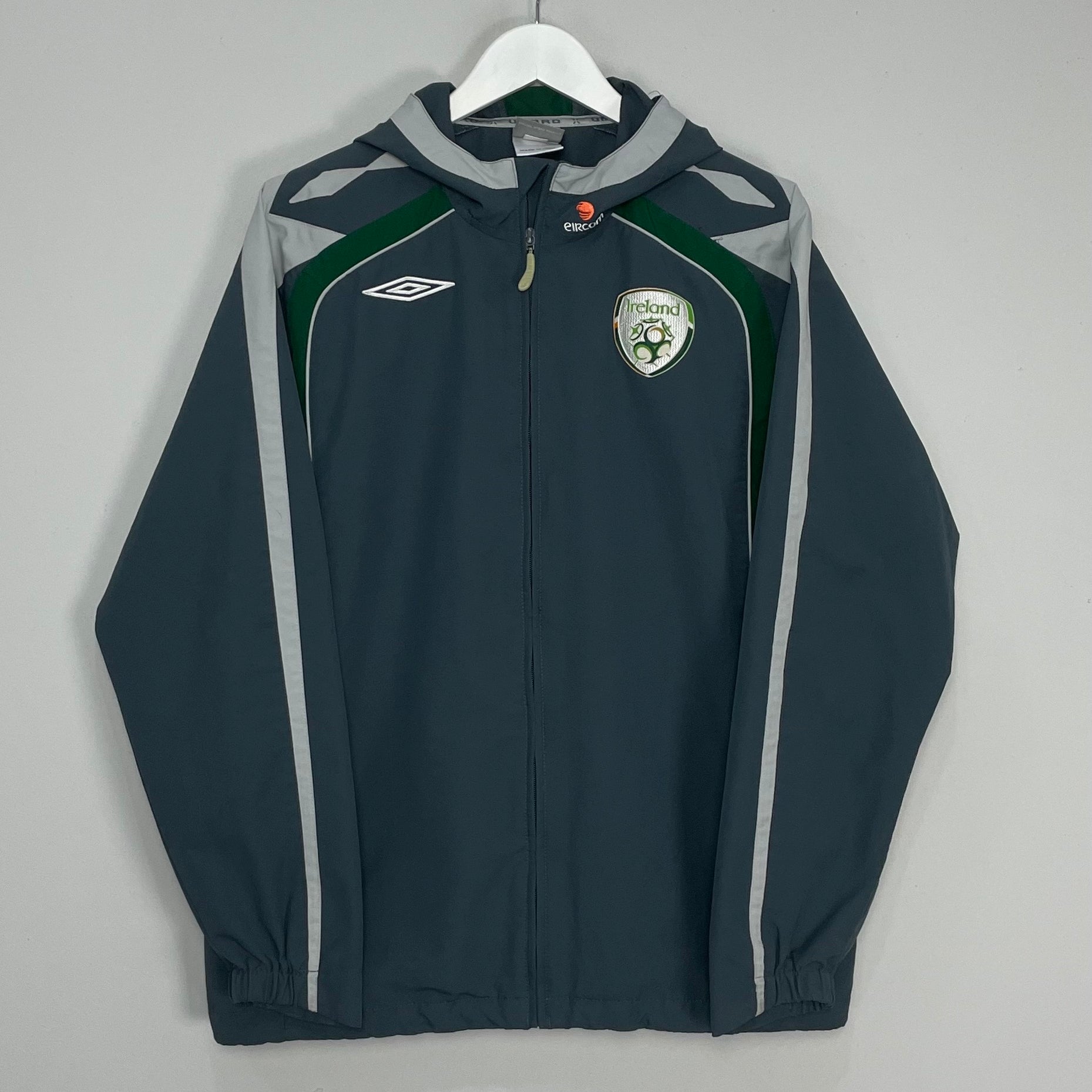 Shop 2006/08 IRELAND TRAINING JACKET (L) UMBRO, classic football shirts, vintage football shirts & retro soccer jerseys at Cult Kits