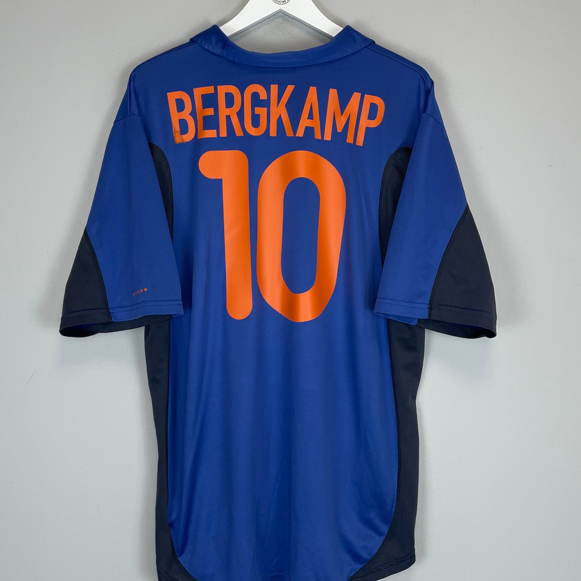Shop 2000/02 NETHERLANDS BERGKAMP #10 AWAY SHIRT (XL) NIKE, classic football shirts, vintage football shirts & retro soccer jerseys at Cult Kits