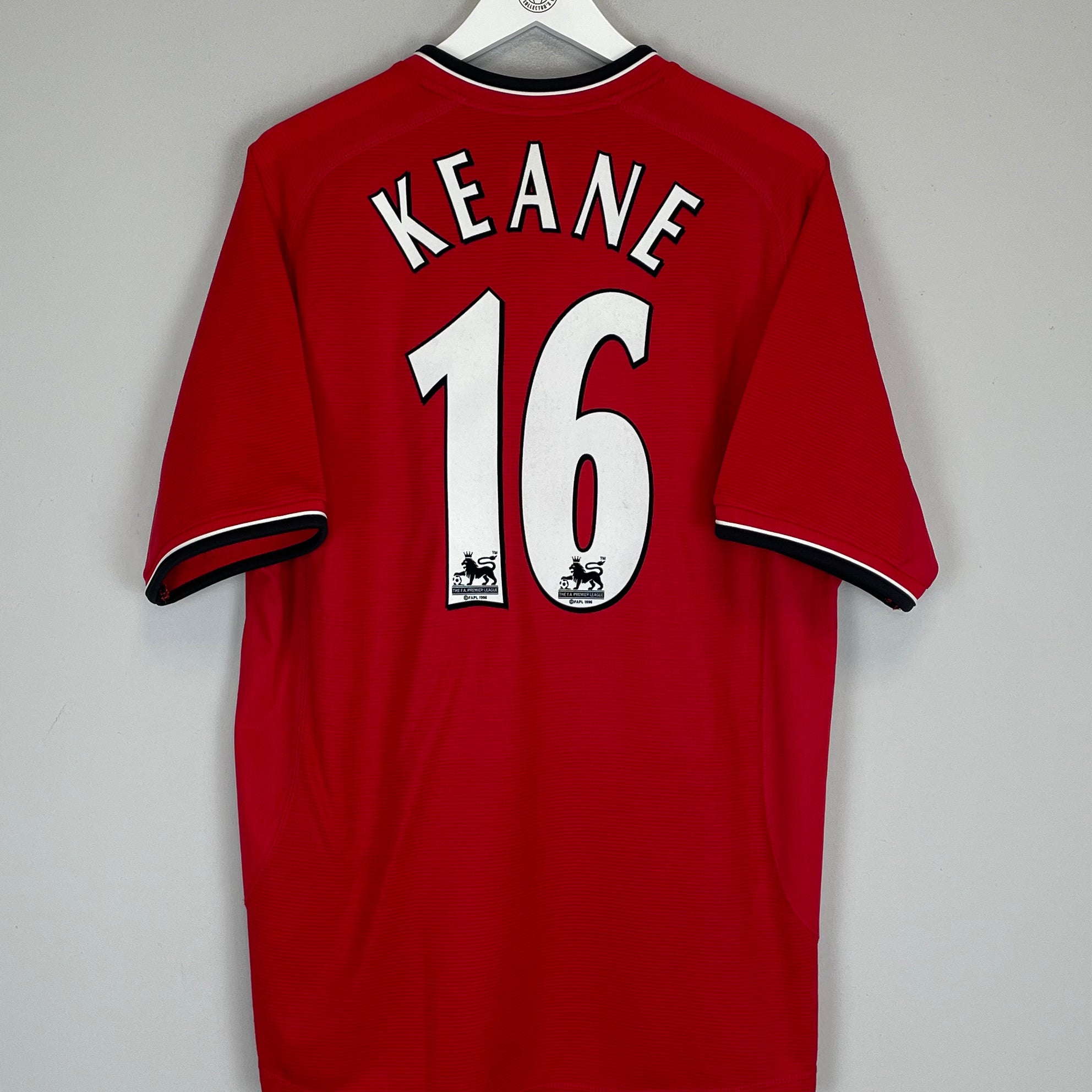 Shop 2000/02 MANCHESTER UNITED KEANE #16 HOME SHIRT (L) UMBRO, classic football shirts, vintage football shirts & retro soccer jerseys at Cult Kits