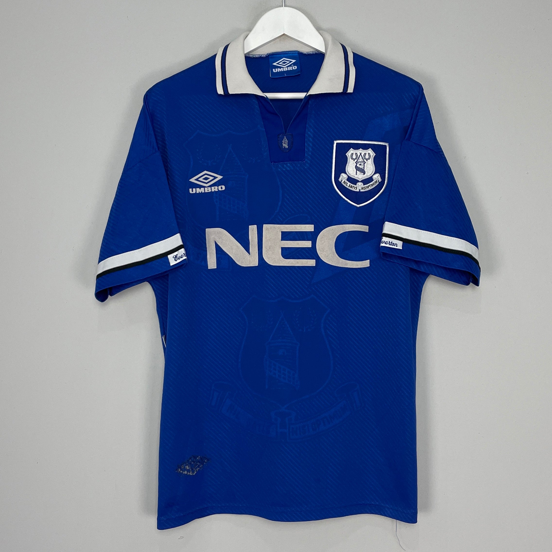 Shop 1993/95 EVERTON HOME SHIRT (L) UMBRO, classic football shirts, vintage football shirts & retro soccer jerseys at Cult Kits