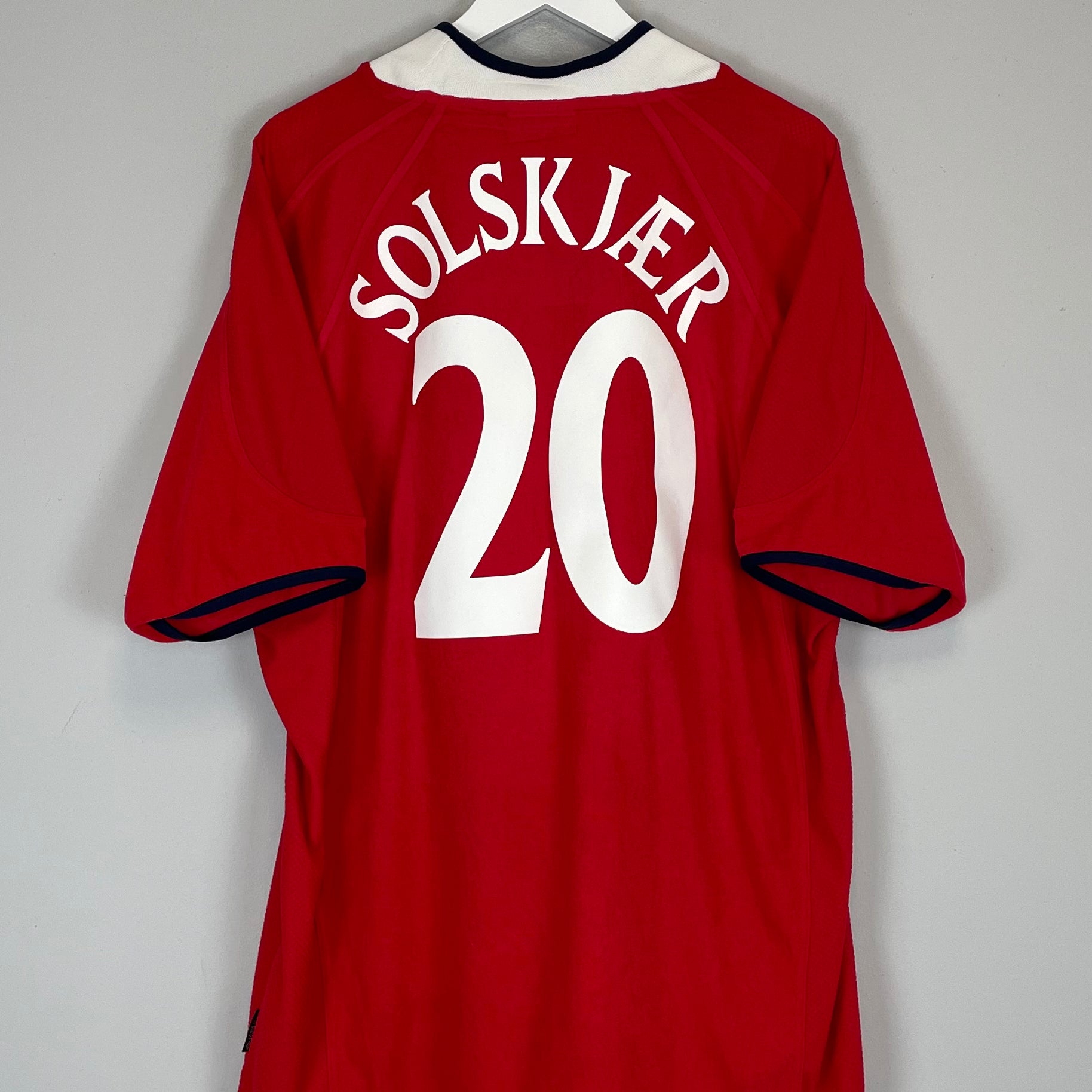 Shop 2000/02 NORWAY SOLSKJAER #20 HOME SHIRT (XXL) UMBRO, classic football shirts, vintage football shirts & retro soccer jerseys at Cult Kits