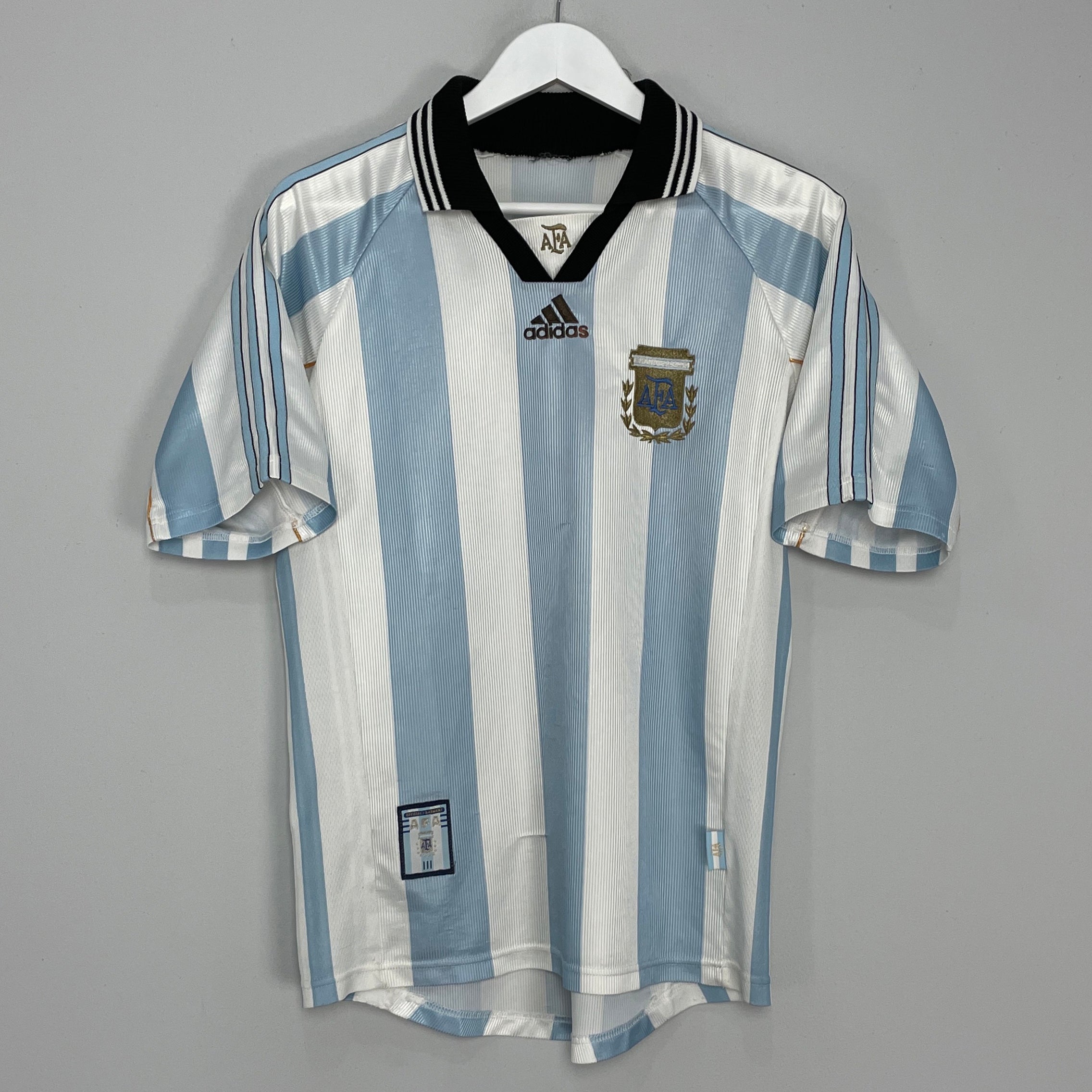 Shop 1998/00 ARGENTINA HOME SHIRT (M) ADIDAS, classic football shirts, vintage football shirts & retro soccer jerseys at Cult Kits