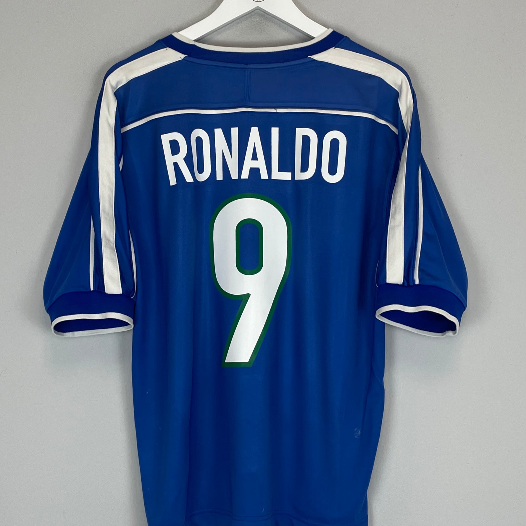 Shop 1998/00 BRAZIL RONALDO #9 AWAY SHIRT (M) NIKE, classic football shirts, vintage football shirts & retro soccer jerseys at Cult Kits