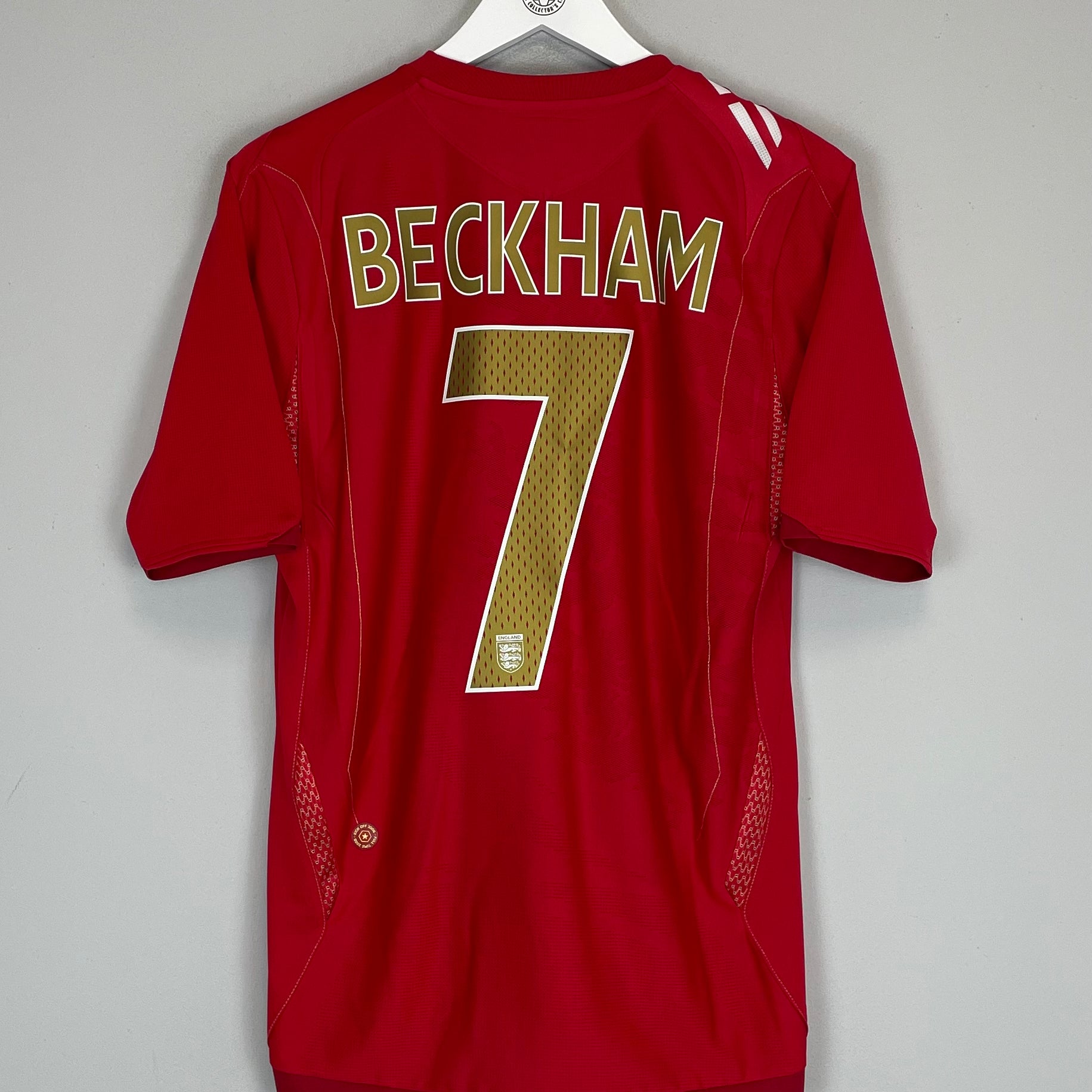 Shop 2006/08 ENGLAND BECKHAM #7 AWAY SHIRT (S) UMBRO, classic football shirts, vintage football shirts & retro soccer jerseys at Cult Kits