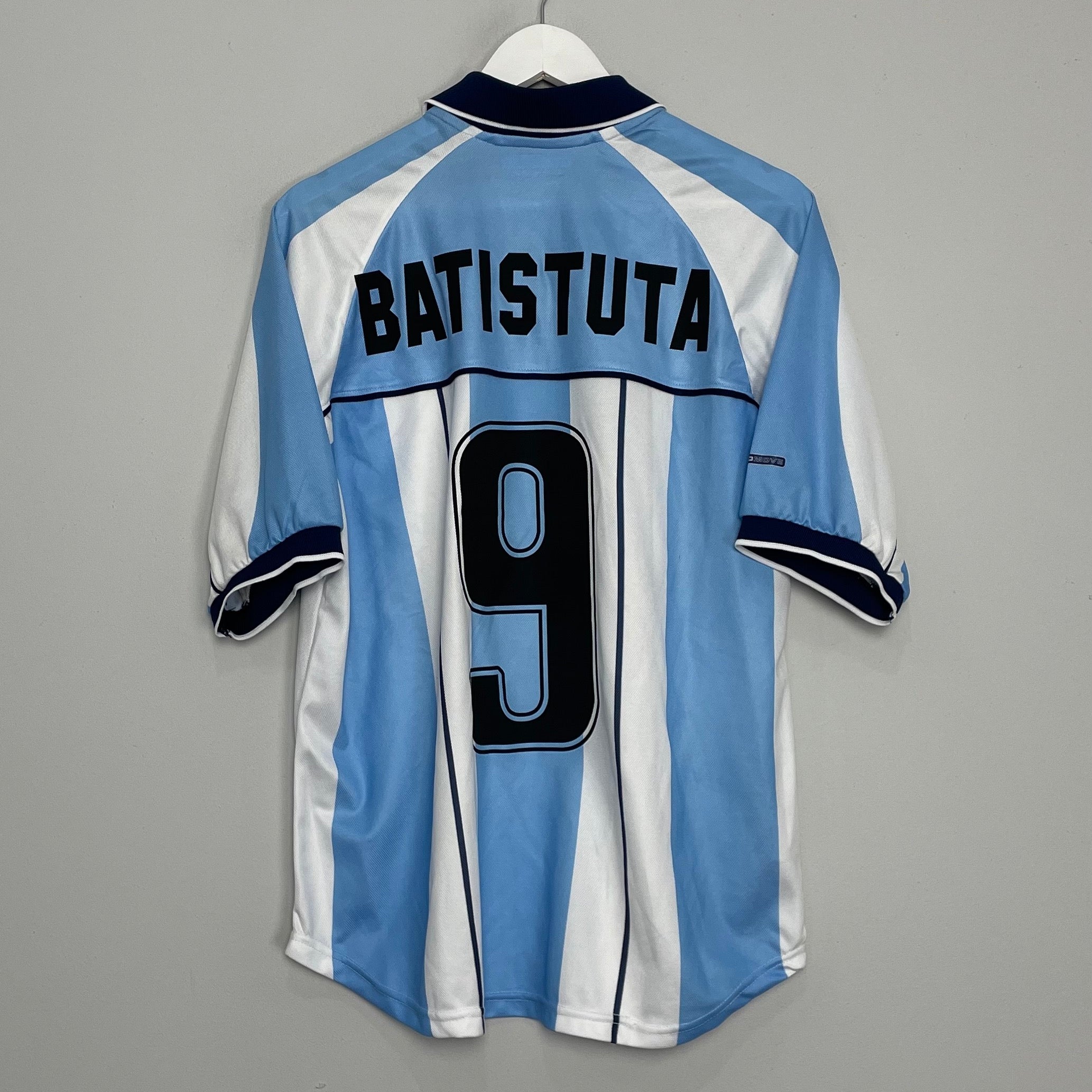 Shop 2000/01 ARGENTINA BATISTUTA #9 HOME SHIRT (M) REEBOK, classic football shirts, vintage football shirts & retro soccer jerseys at Cult Kits