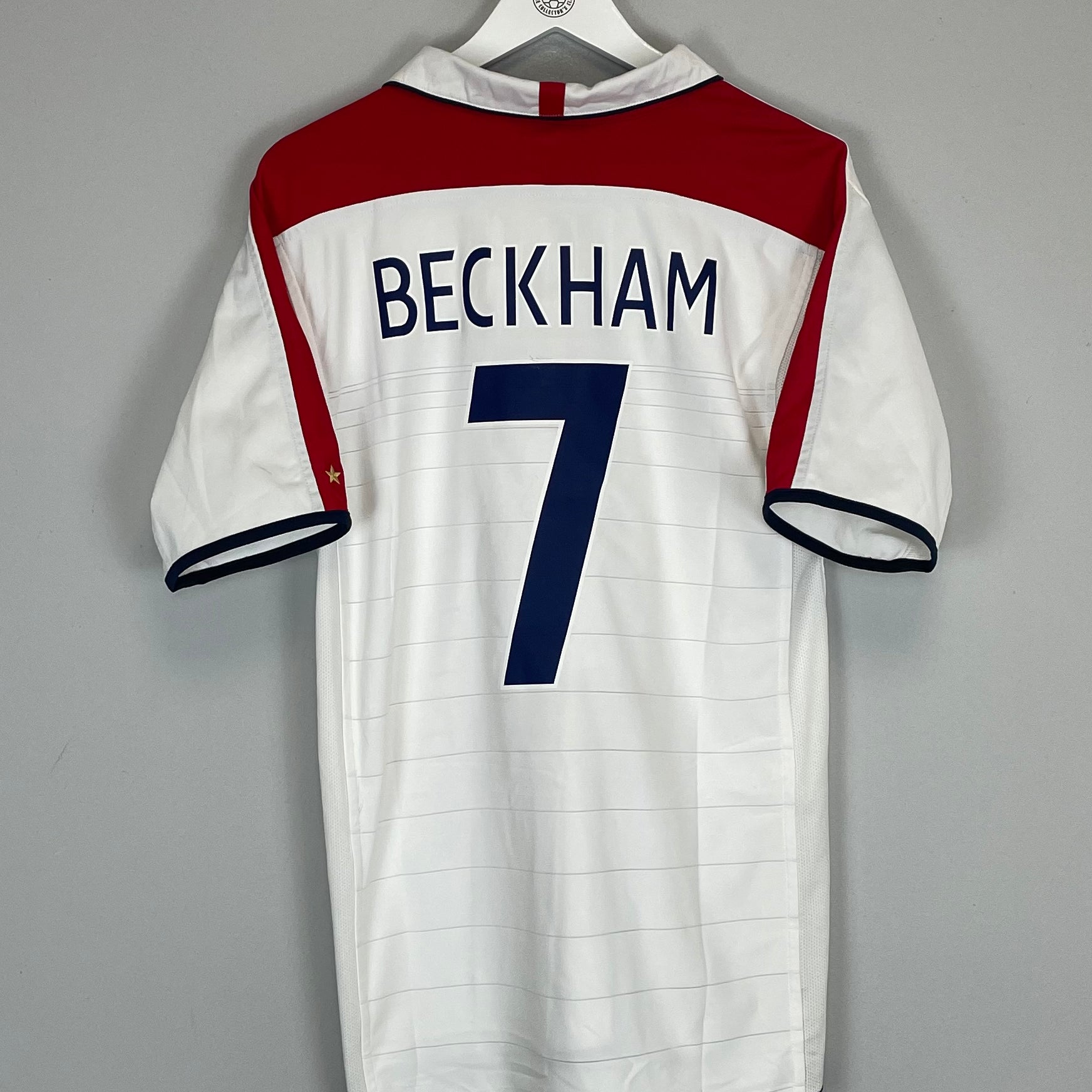 Shop 2003/04 ENGLAND BECKHAM #7 HOME SHIRT (M) UMBRO, classic football shirts, vintage football shirts & retro soccer jerseys at Cult Kits