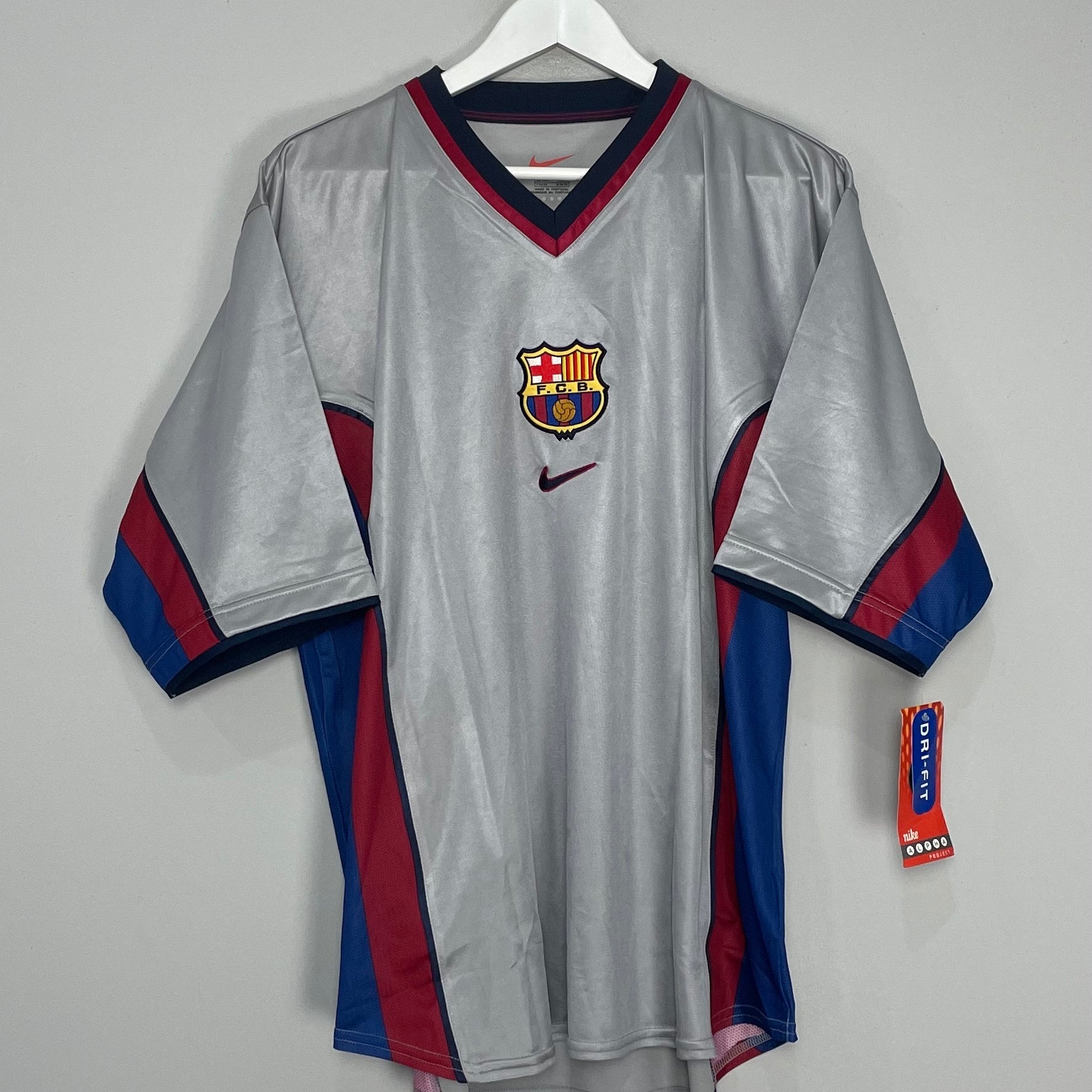 Shop 1998/01 BARCELONA #19 *PLAYER ISSUE* BNWT AWAY SHIRT (XL) NIKE, classic football shirts, vintage football shirts & retro soccer jerseys at Cult Kits
