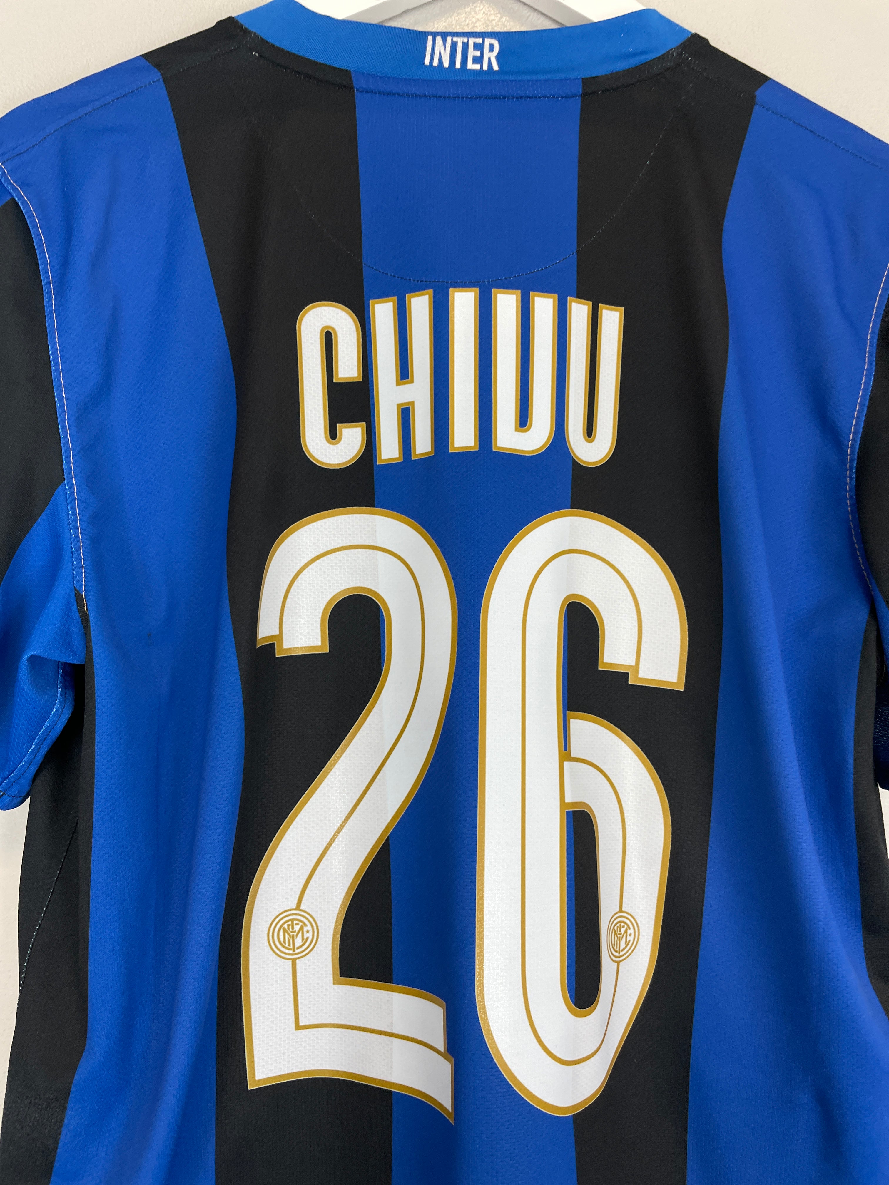 Shop 2008/09 INTER MILAN CHIVU #26 HOME SHIRT (M) NIKE, classic football shirts, vintage football shirts & retro soccer jerseys at Cult Kits
