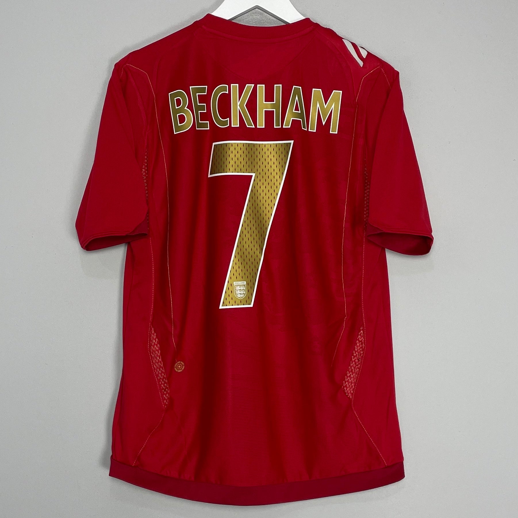 Shop 2006/08 ENGLAND BECKHAM #7 AWAY SHIRT (S) UMBRO, classic football shirts, vintage football shirts & retro soccer jerseys at Cult Kits