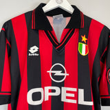 Shop 1996/97 AC MILAN R.BAGGIO #18 HOME SHIRT (M) LOTTO, classic football shirts, vintage football shirts & retro soccer jerseys at Cult Kits