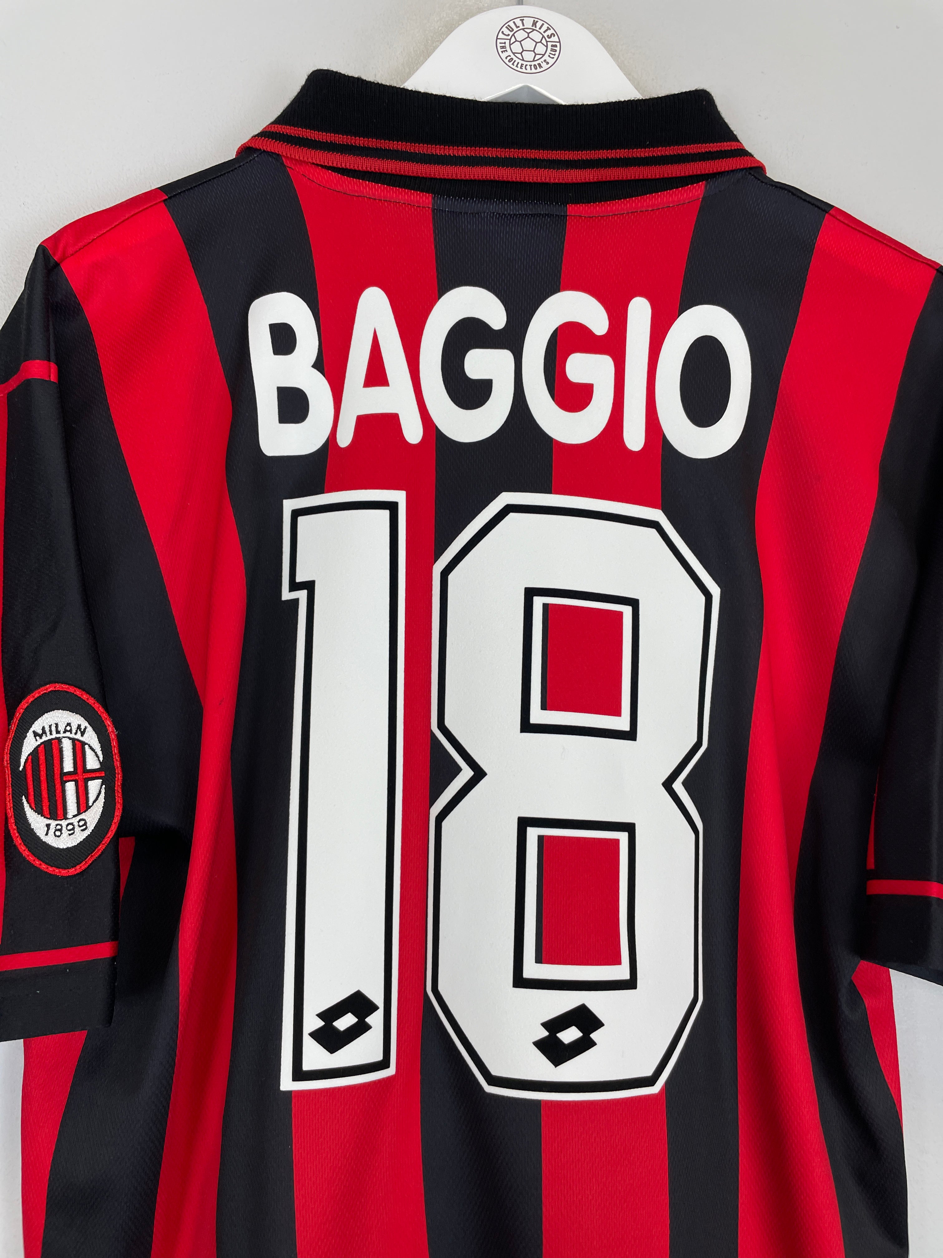Shop 1996/97 AC MILAN R.BAGGIO #18 HOME SHIRT (M) LOTTO, classic football shirts, vintage football shirts & retro soccer jerseys at Cult Kits