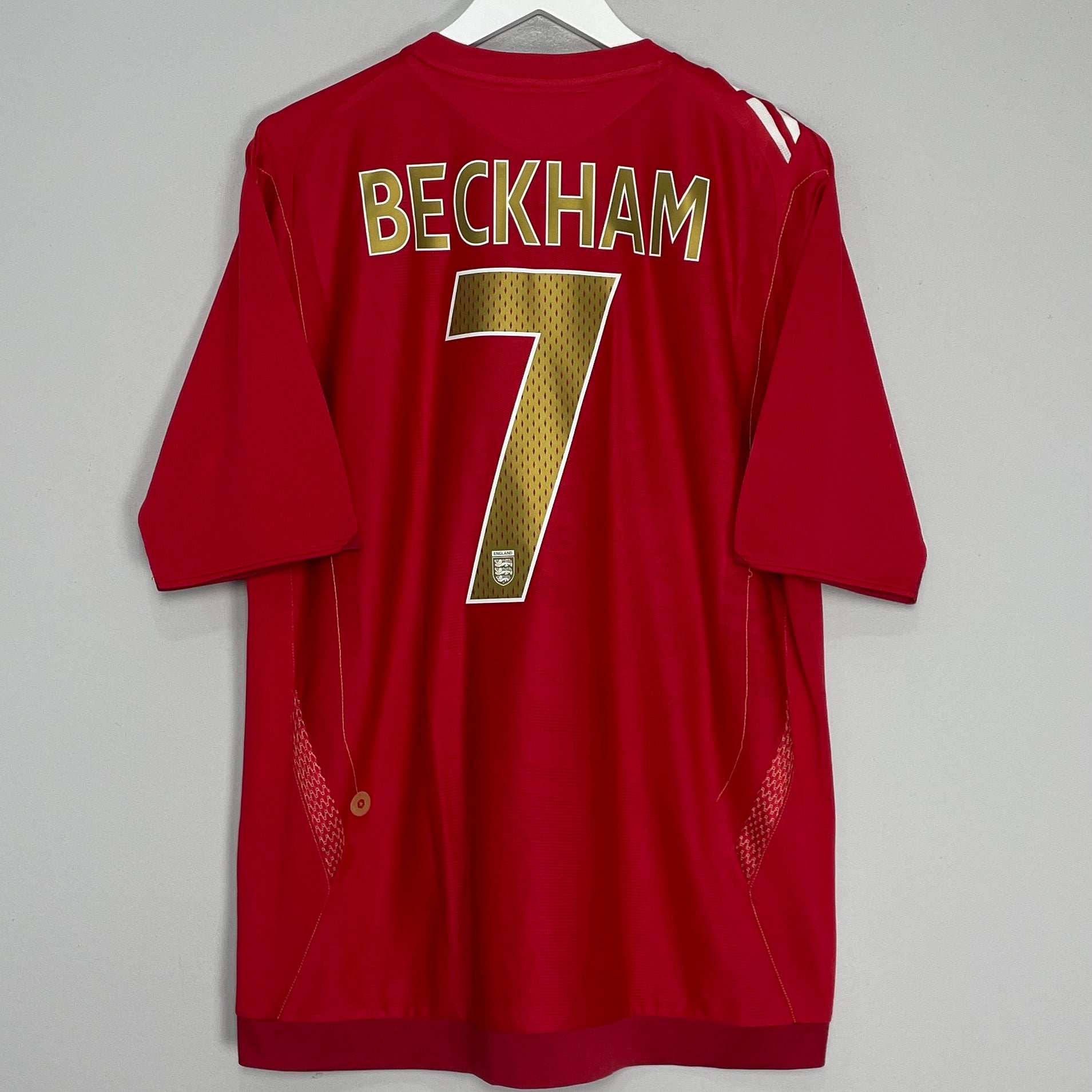 Shop 2006/08 ENGLAND BECKHAM #7 AWAY SHIRT (XL) UMBRO, classic football shirts, vintage football shirts & retro soccer jerseys at Cult Kits