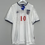 1999/01 ENGLAND OWEN #10 *BNWT* SIGNED HOME SHIRT (XXL) UMBRO