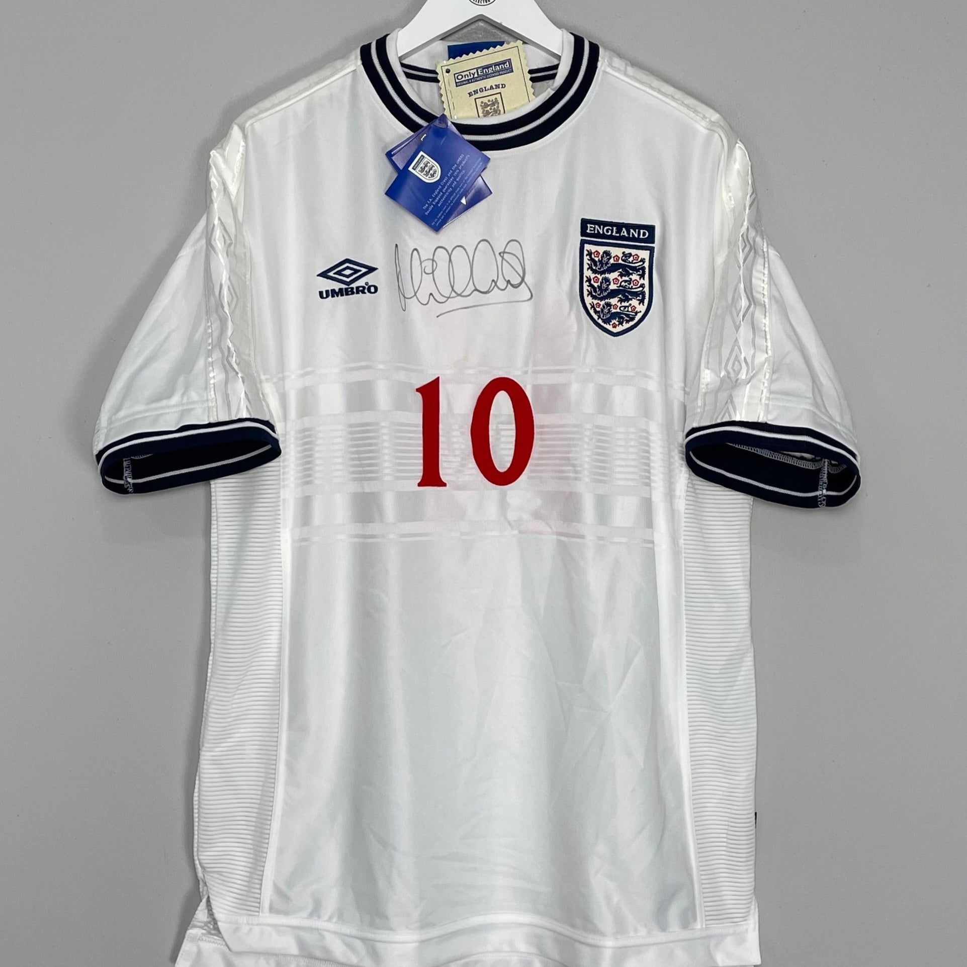 Shop 1999/01 ENGLAND OWEN #10 *BNWT* SIGNED HOME SHIRT (XL) UMBRO, classic football shirts, vintage football shirts & retro soccer jerseys at Cult Kits