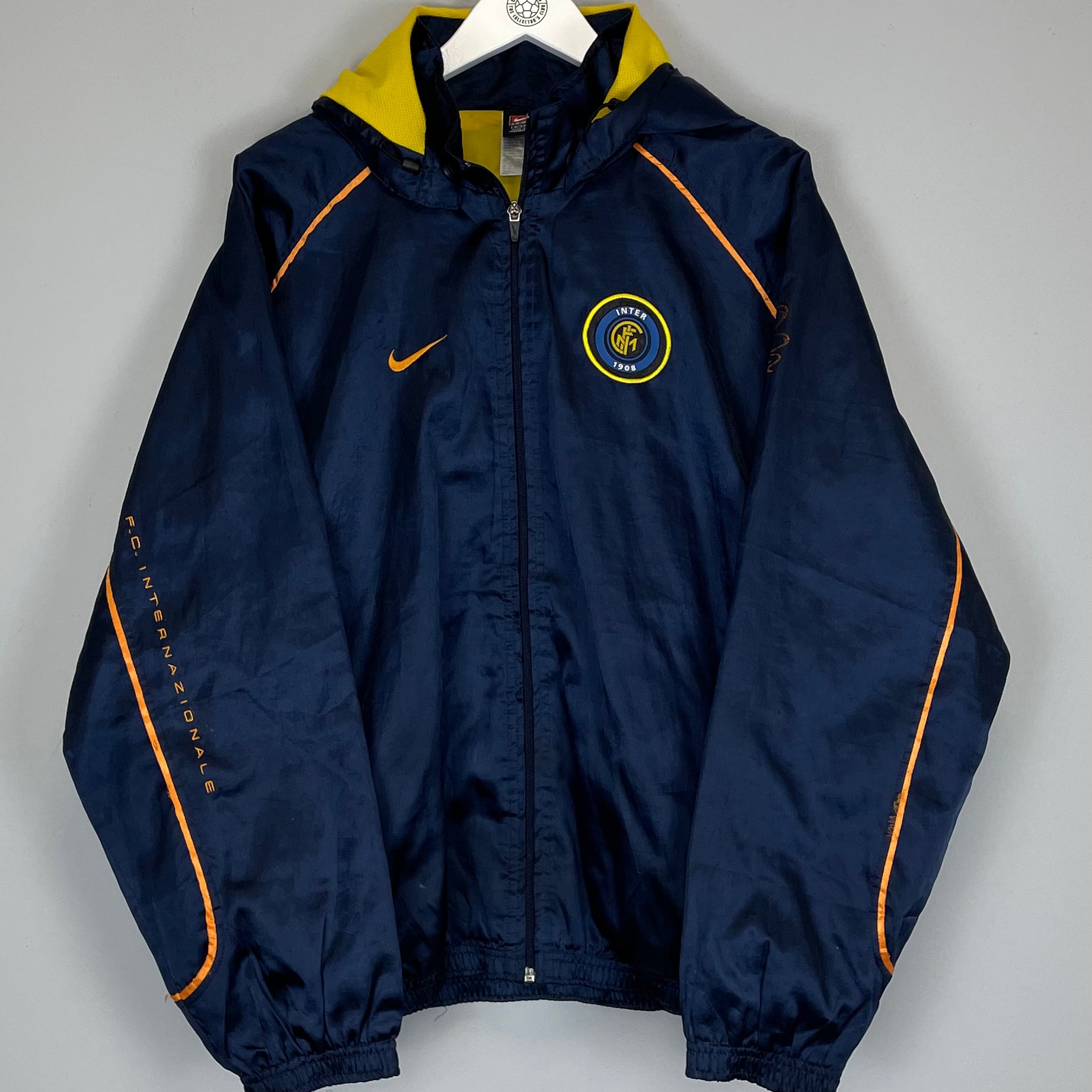 Shop 2001/02 INTER MILAN TRACK JACKET (M) NIKE, classic football shirts, vintage football shirts & retro soccer jerseys at Cult Kits