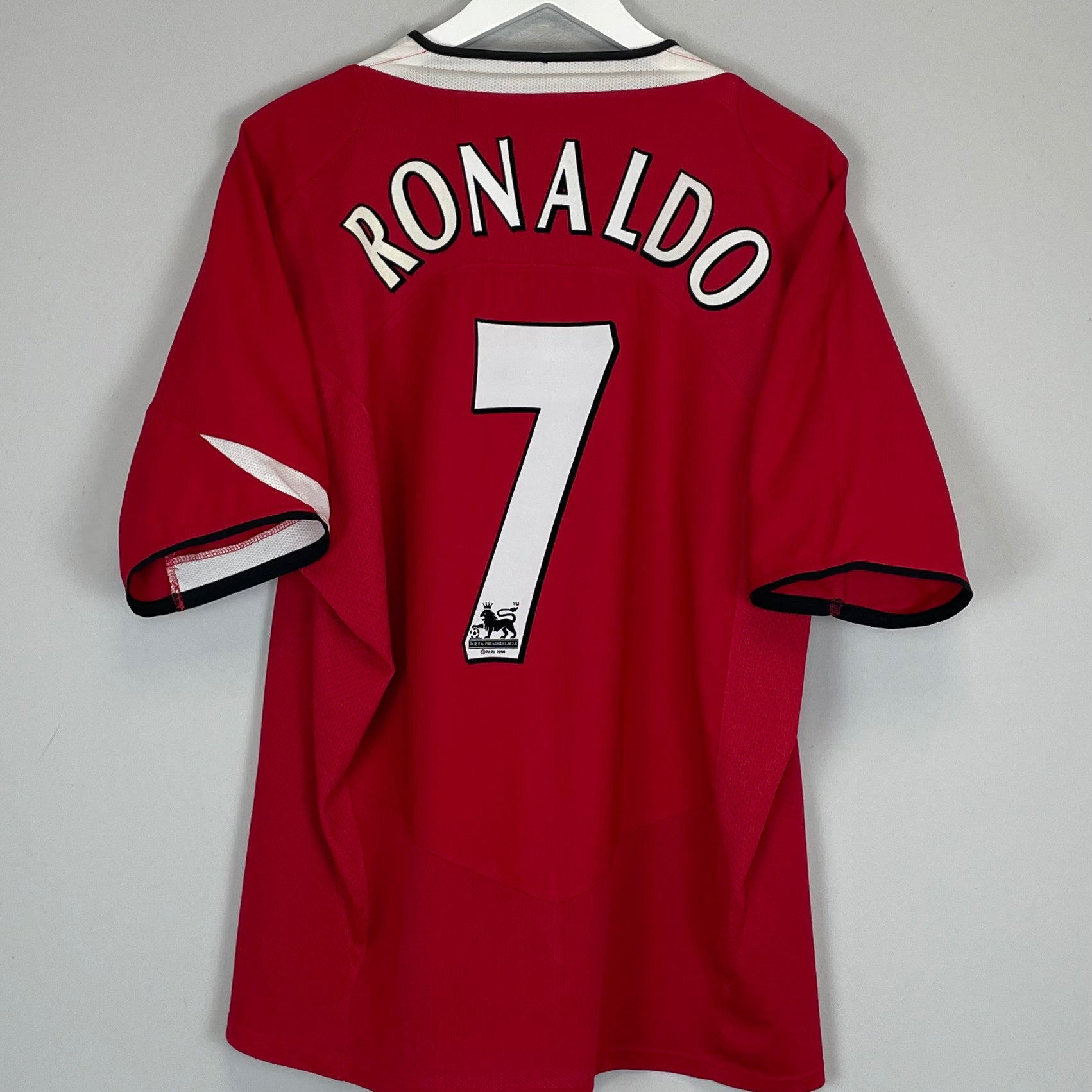 Shop 2004/06 MANCHESTER UNITED RONALDO #7 HOME SHIRT (XL) NIKE, classic football shirts, vintage football shirts & retro soccer jerseys at Cult Kits
