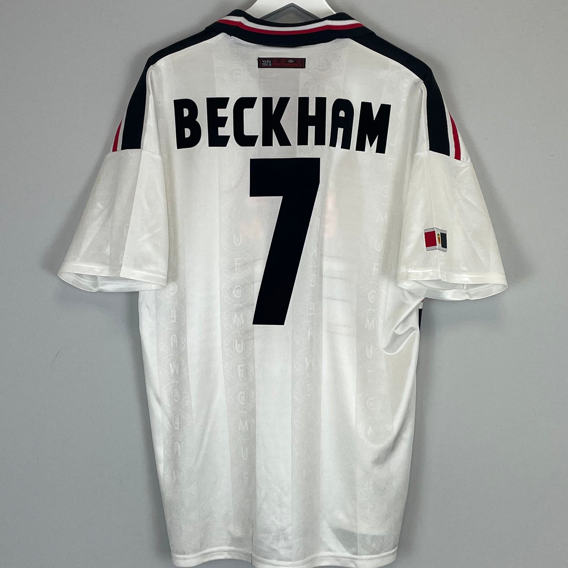 Shop 1997/98 MANCHESTER UNITED BECKHAM #7 AWAY SHIRT (XL) UMBRO, classic football shirts, vintage football shirts & retro soccer jerseys at Cult Kits