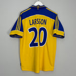 Shop 2000/02 SWEDEN LARSSON #20 HOME SHIRT (L) ADIDAS, classic football shirts, vintage football shirts & retro soccer jerseys at Cult Kits