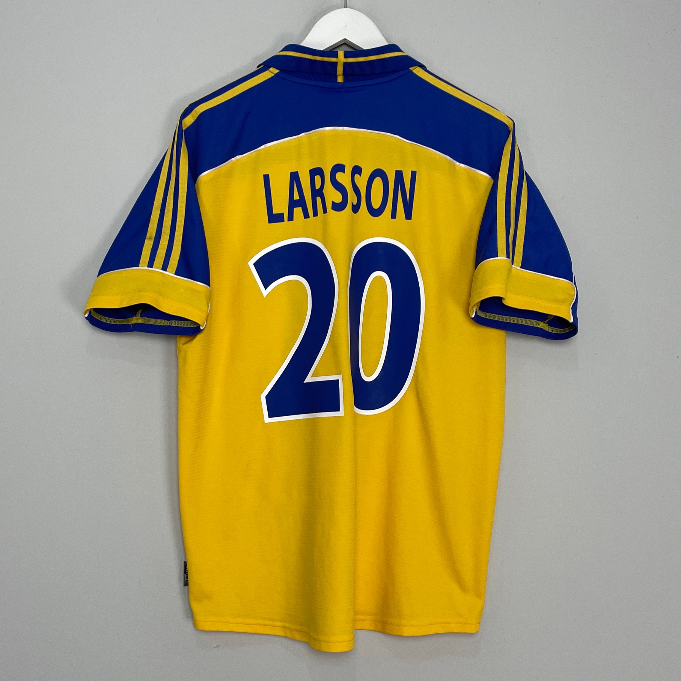 Shop 2000/02 SWEDEN LARSSON #20 HOME SHIRT (L) ADIDAS, classic football shirts, vintage football shirts & retro soccer jerseys at Cult Kits