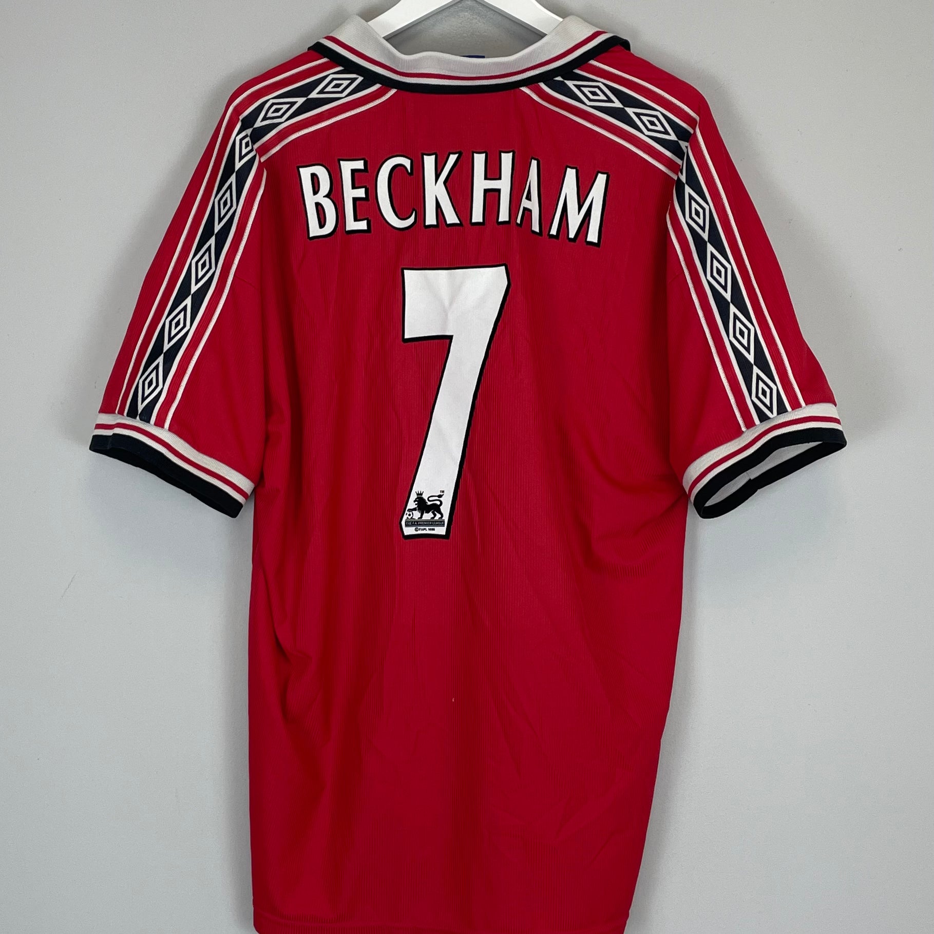 Shop 1998/00 MANCHESTER UNITED BECKHAM #7 HOME SHIRT (XL) UMBRO, classic football shirts, vintage football shirts & retro soccer jerseys at Cult Kits