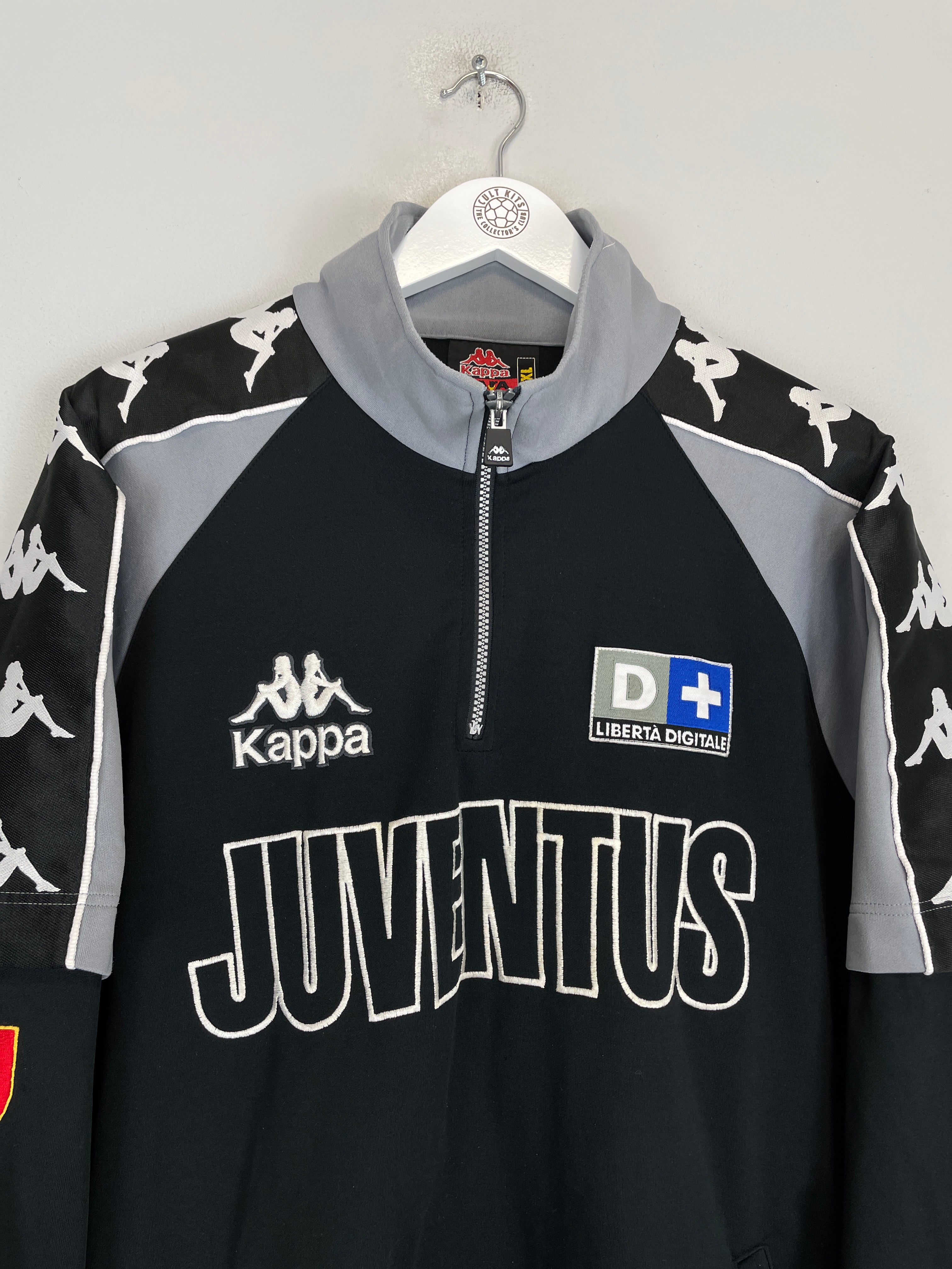 1998/99 JUVENTUS 1/4 ZIP TRACK JACKET (XL) KAPPA – Cult Kits 1998/99 JUVENTUS 1/4 ZIP TRACK JACKET (XL) KAPPA – Cult Kits