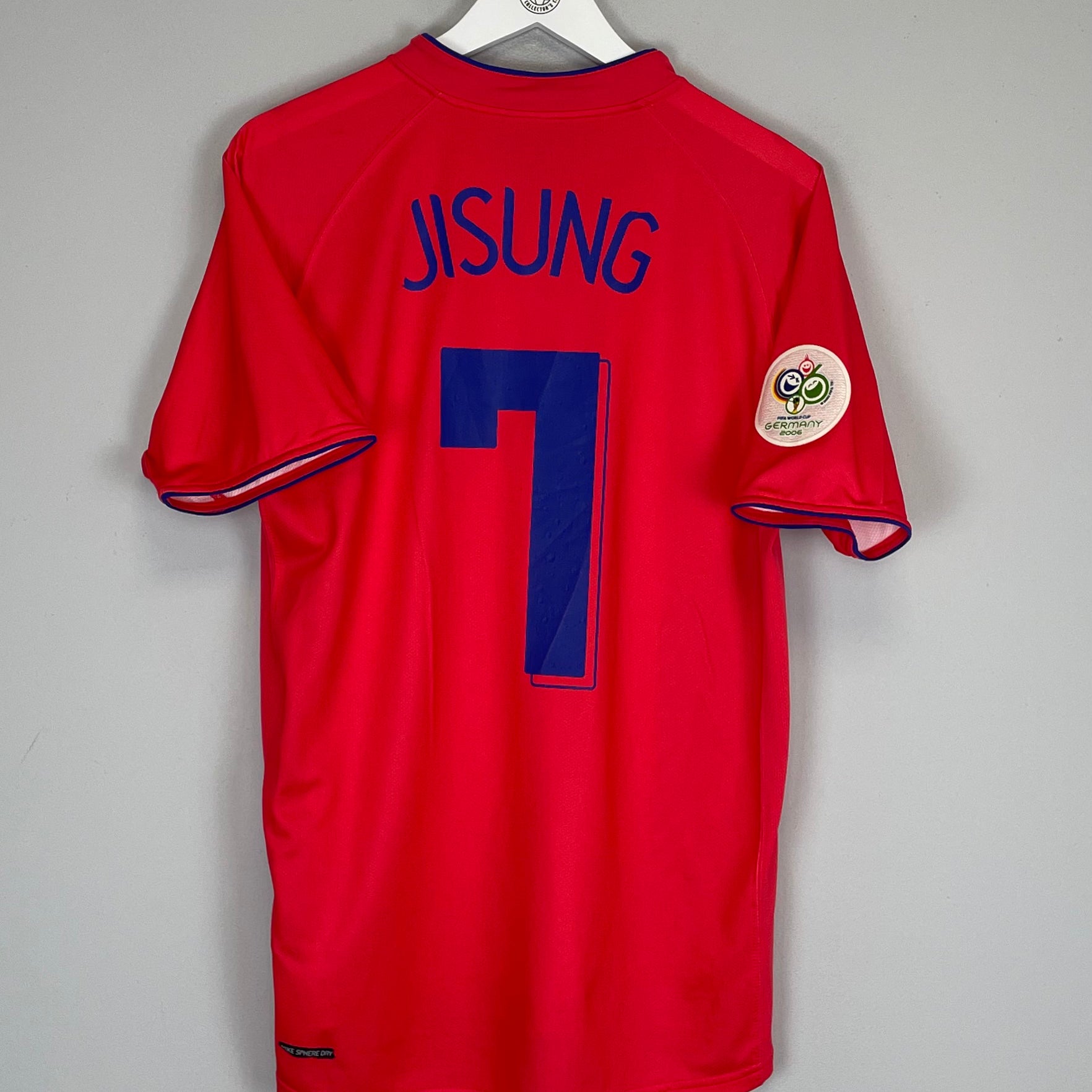 Shop 2006 SOUTH KOREA JISUNG #7 HOME SHIRT (M) NIKE, classic football shirts, vintage football shirts & retro soccer jerseys at Cult Kits