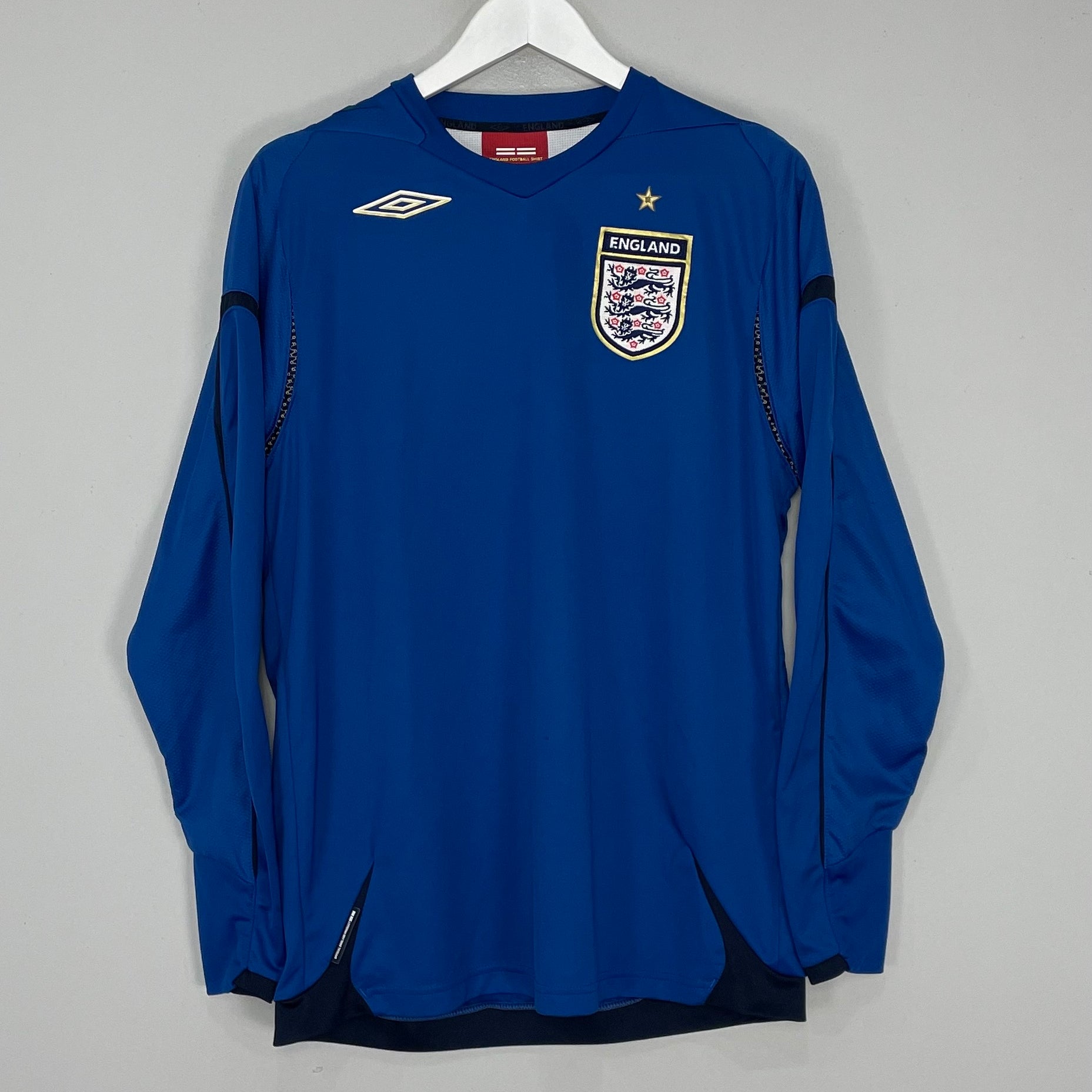 Shop 2006/08 ENGLAND GK SHIRT (L) UMBRO, classic football shirts, vintage football shirts & retro soccer jerseys at Cult Kits