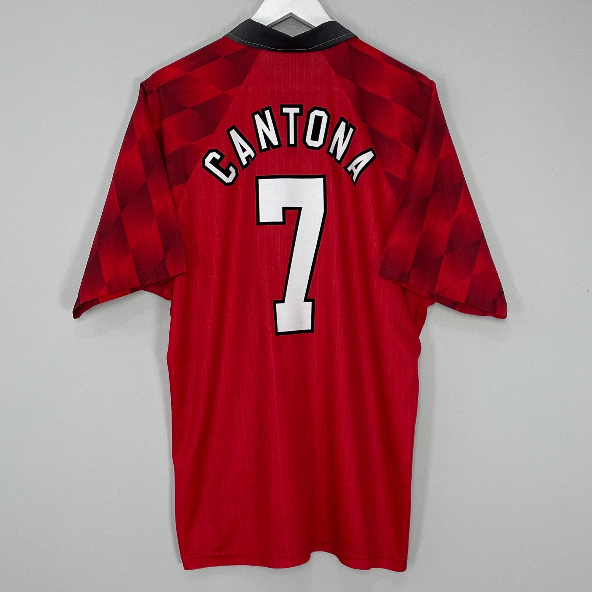 Shop 1996/98 MANCHESTER UNITED CANTONA #7 HOME SHIRT (XL) UMBRO, classic football shirts, vintage football shirts & retro soccer jerseys at Cult Kits