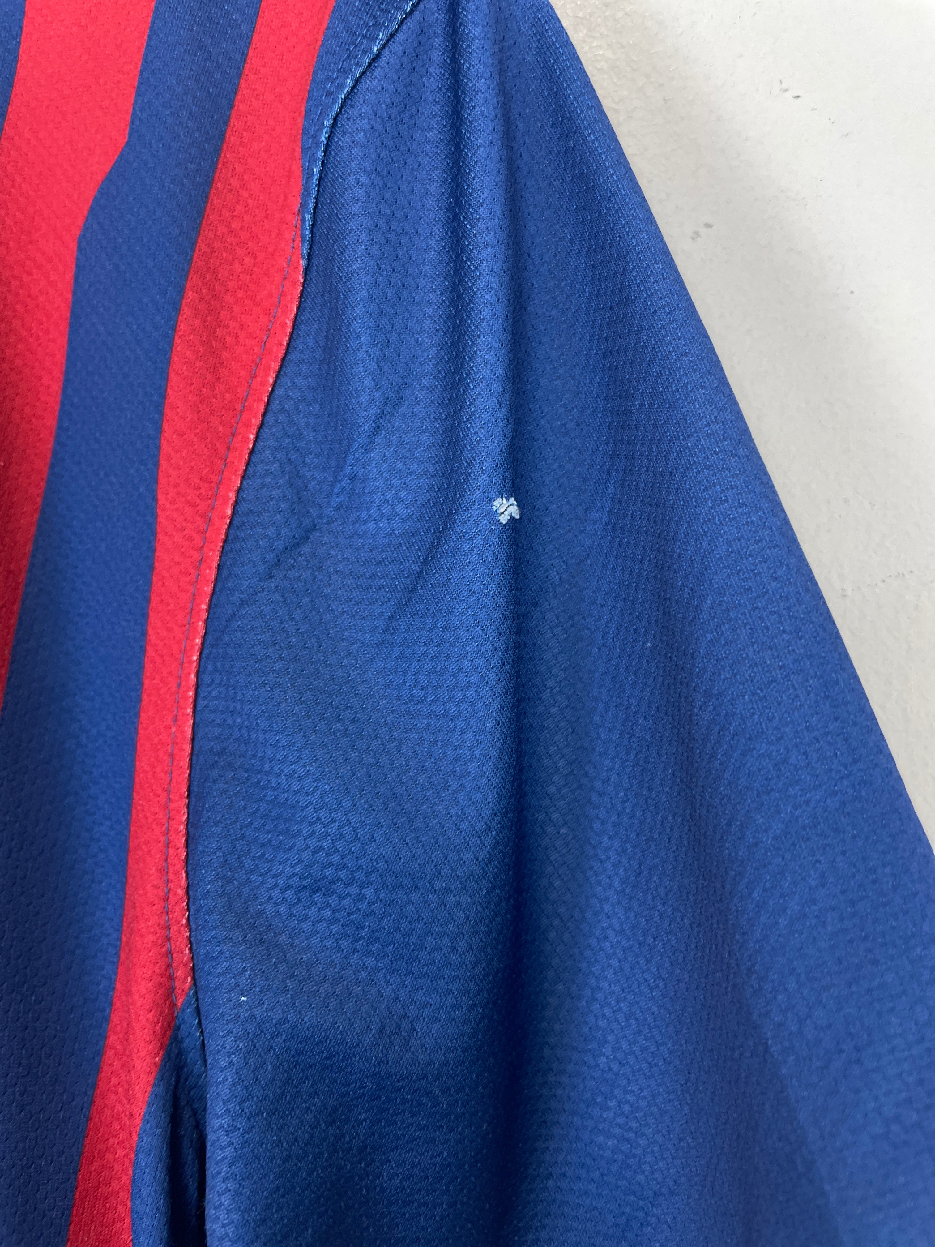 Shop 2011/12 BARCELONA MESSI #10 HOME SHIRT (L) NIKE, classic football shirts, vintage football shirts & retro soccer jerseys at Cult Kits