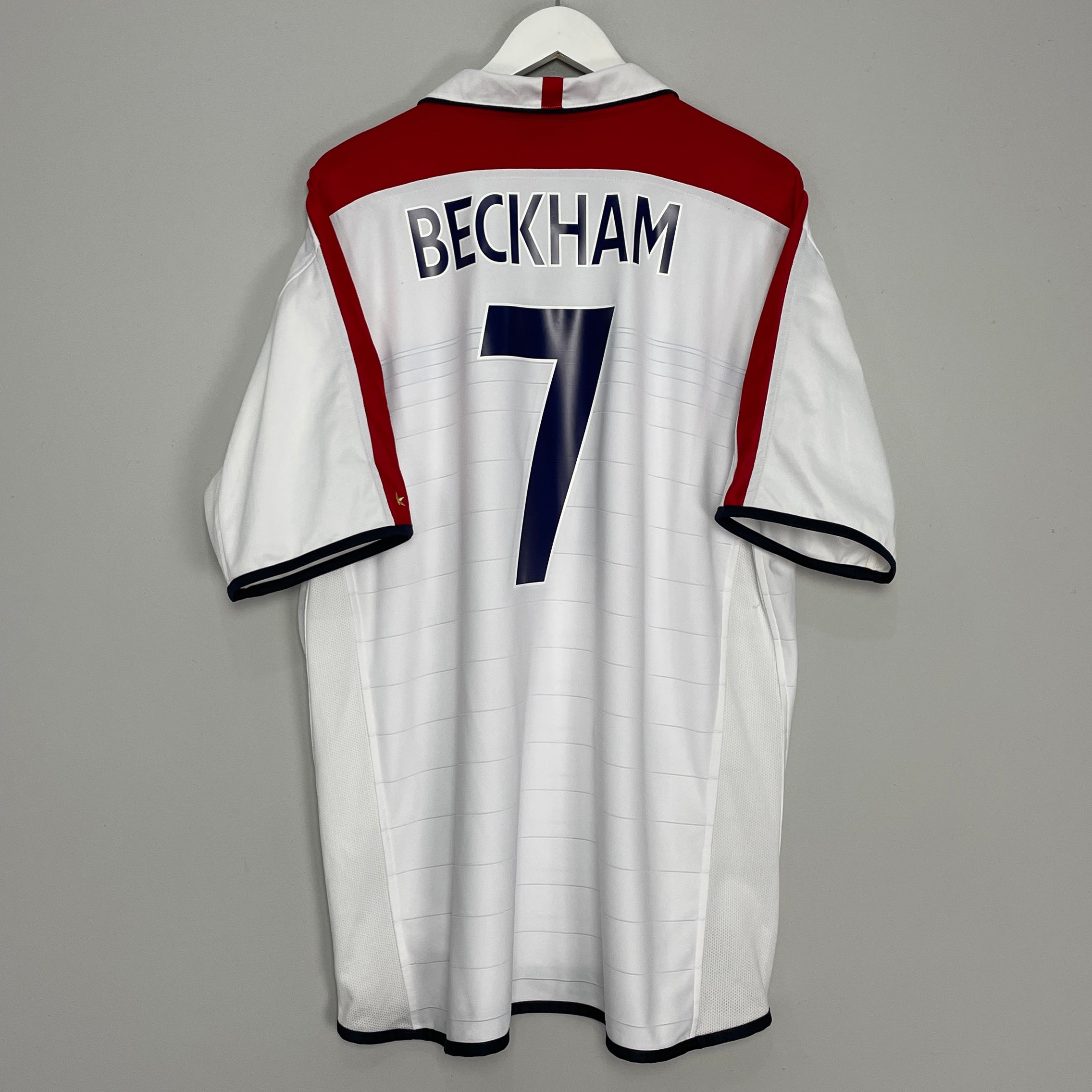 Shop 2003/05 ENGLAND BECKHAM #7 HOME SHIRT (XXL) UMBRO, classic football shirts, vintage football shirts & retro soccer jerseys at Cult Kits