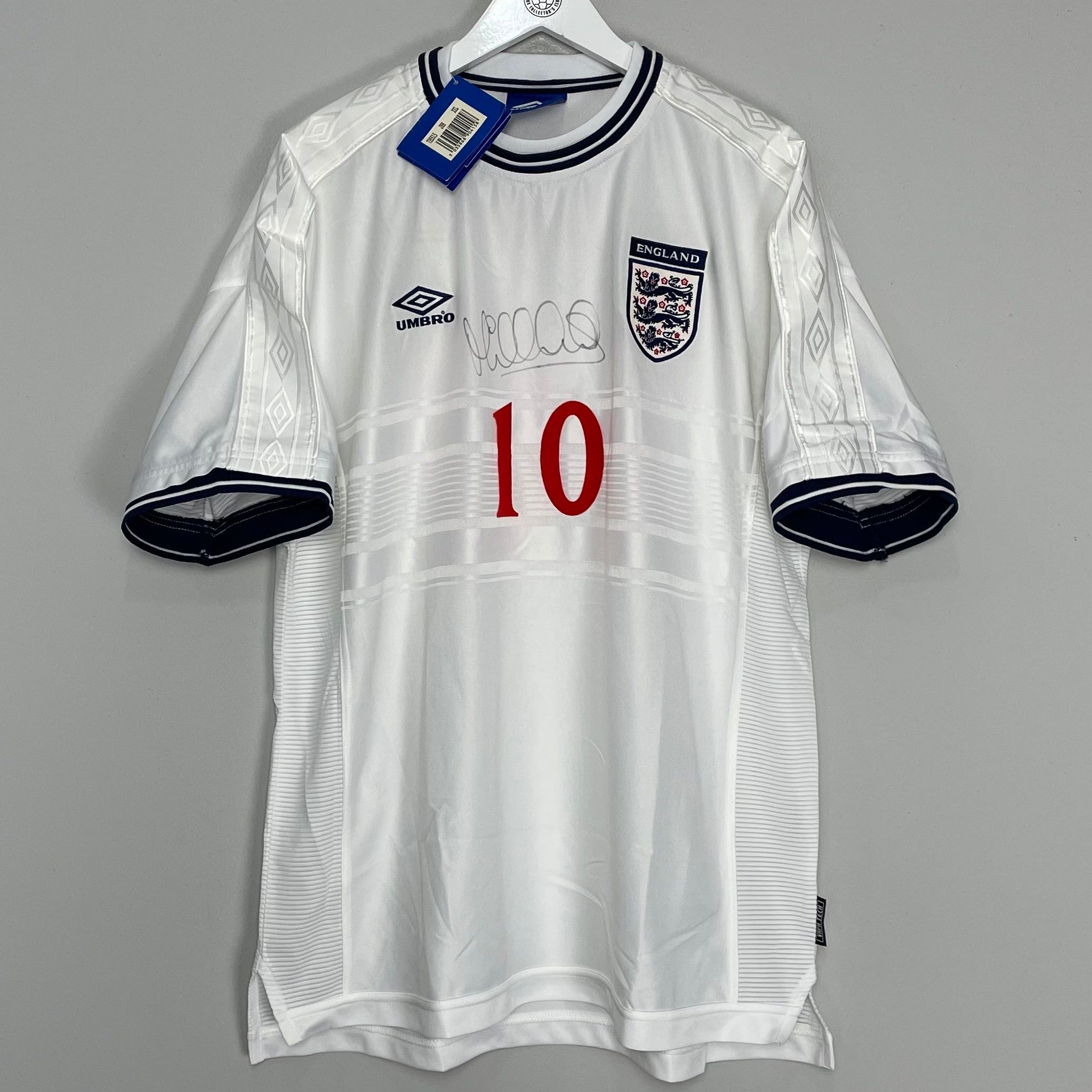 Shop 1999/01 ENGLAND OWEN #10 *SIGNED* BNWT HOME SHIRT (XXL) UMBRO, classic football shirts, vintage football shirts & retro soccer jerseys at Cult Kits